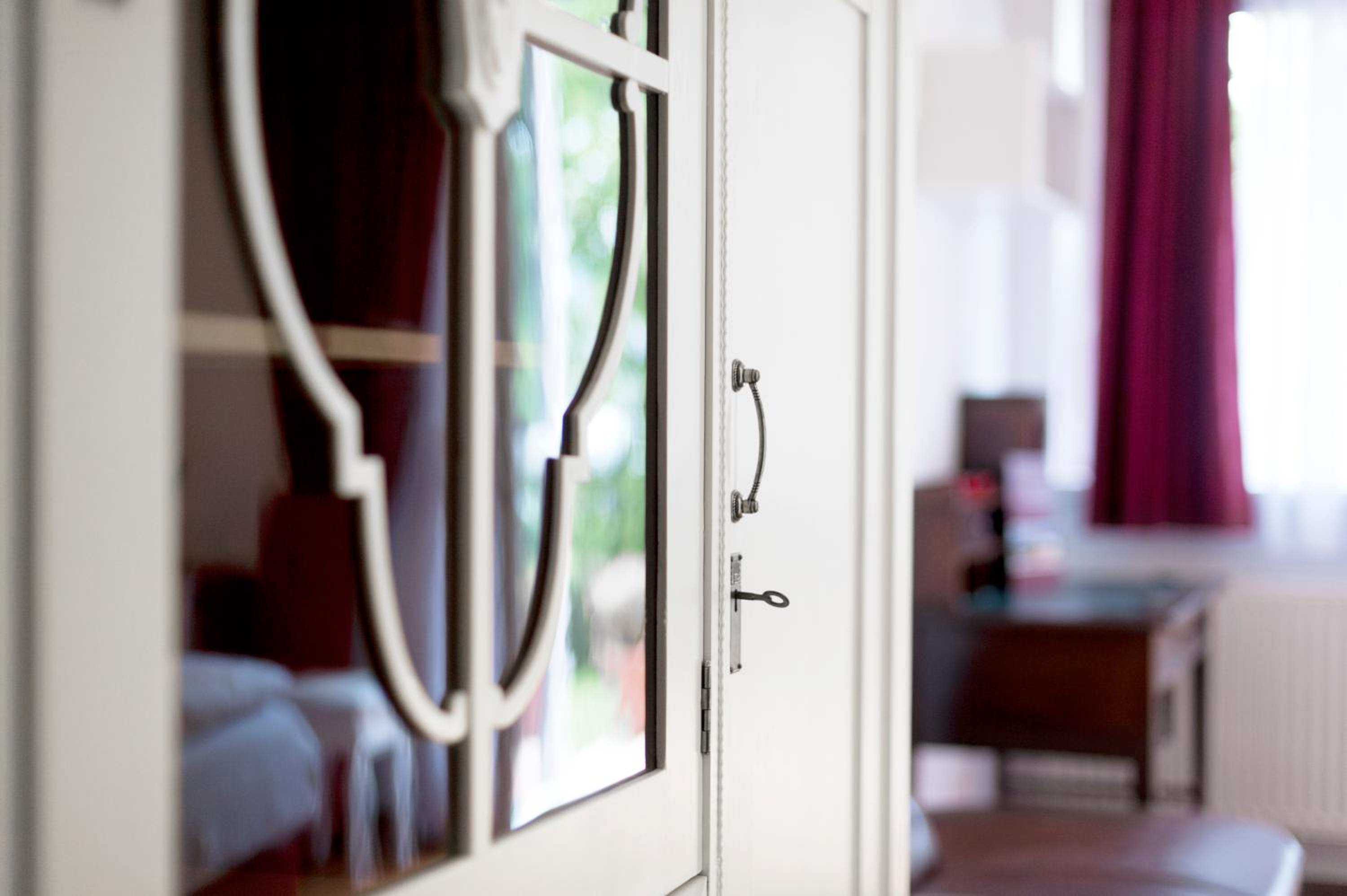 Junior Suite with Balcony - Photo 6