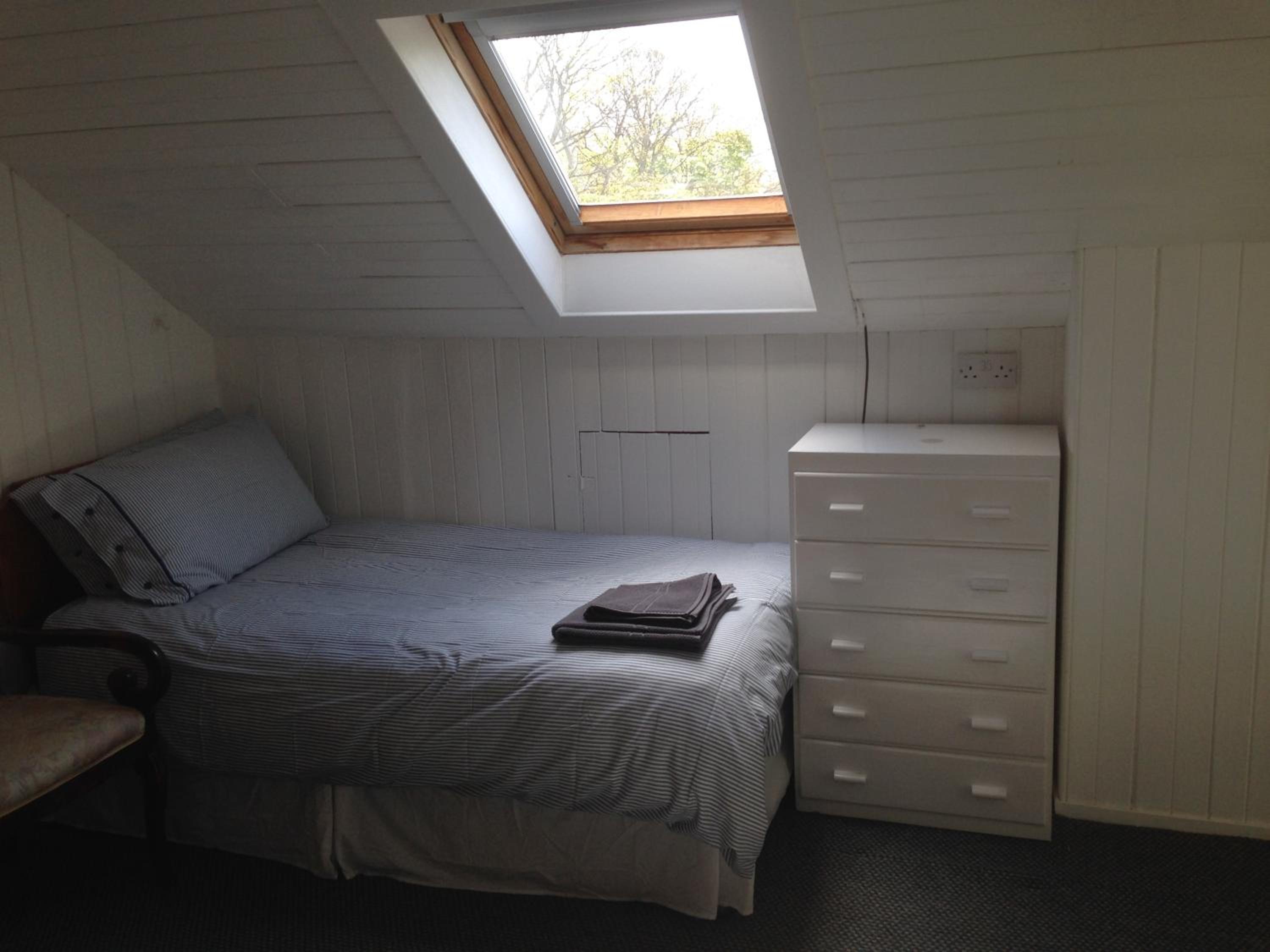 Five-Bedroom House photo 2