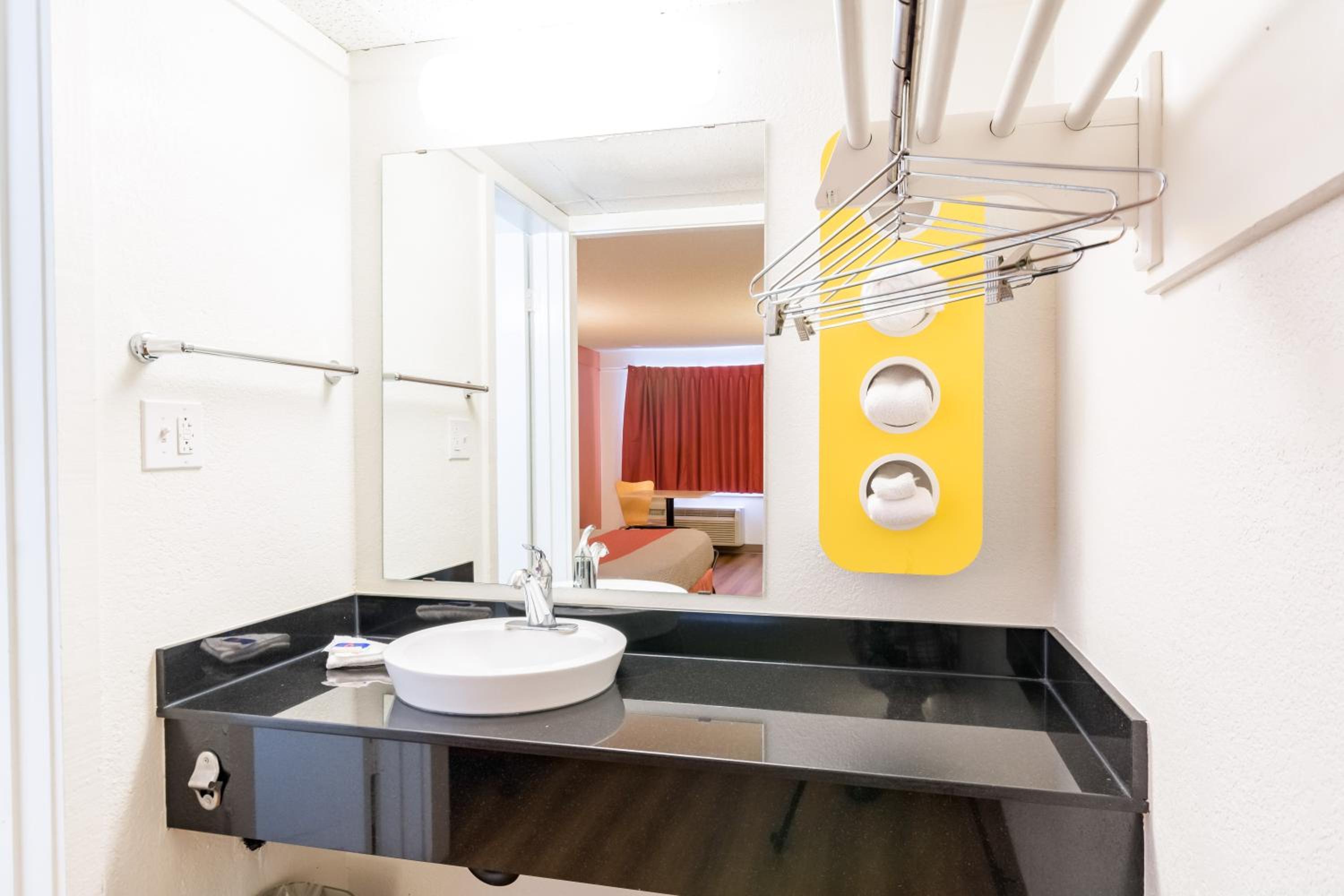 Travelodge by Wyndham Essington / Philadelphia Airport