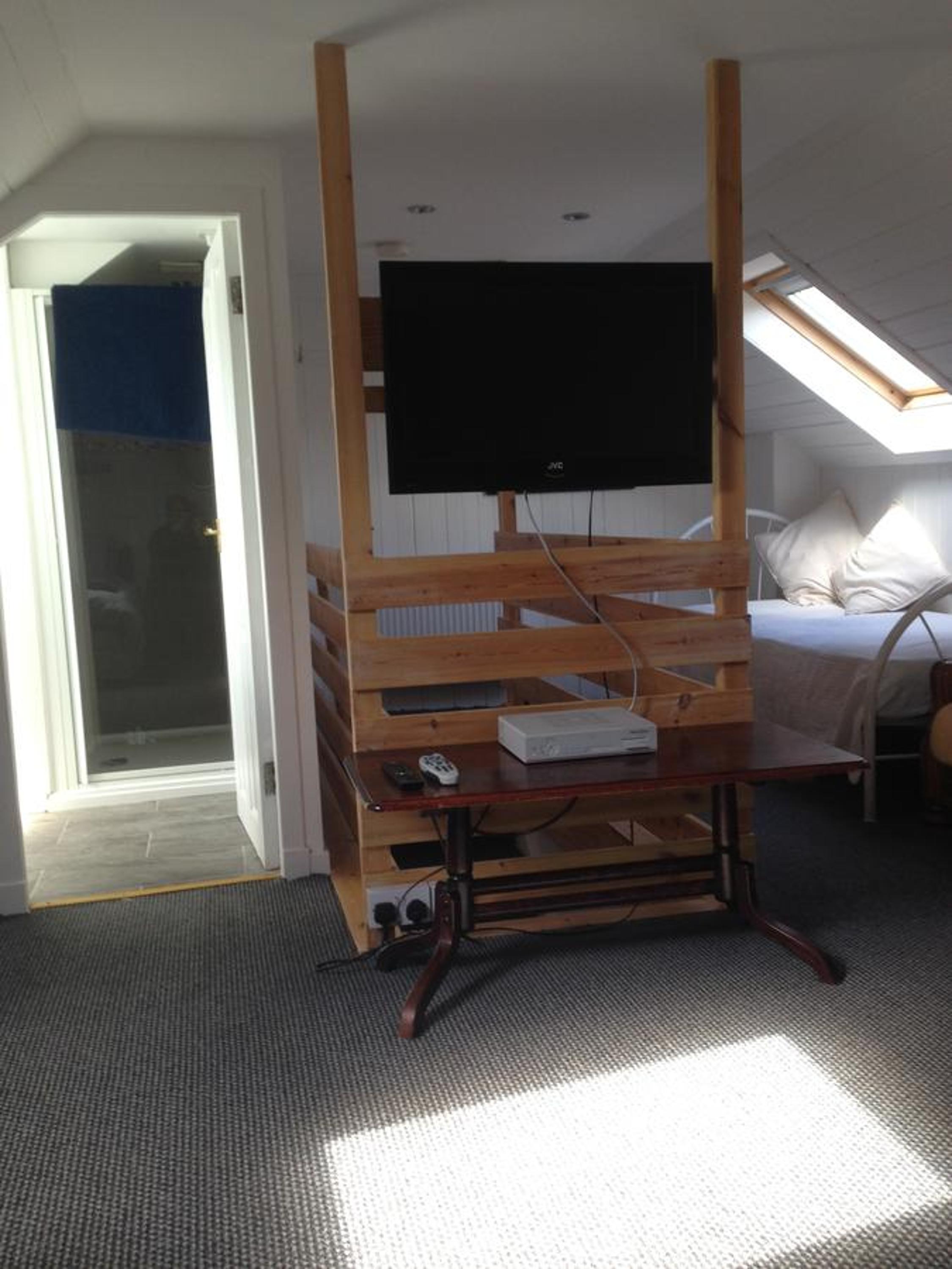 Five-Bedroom House photo 1