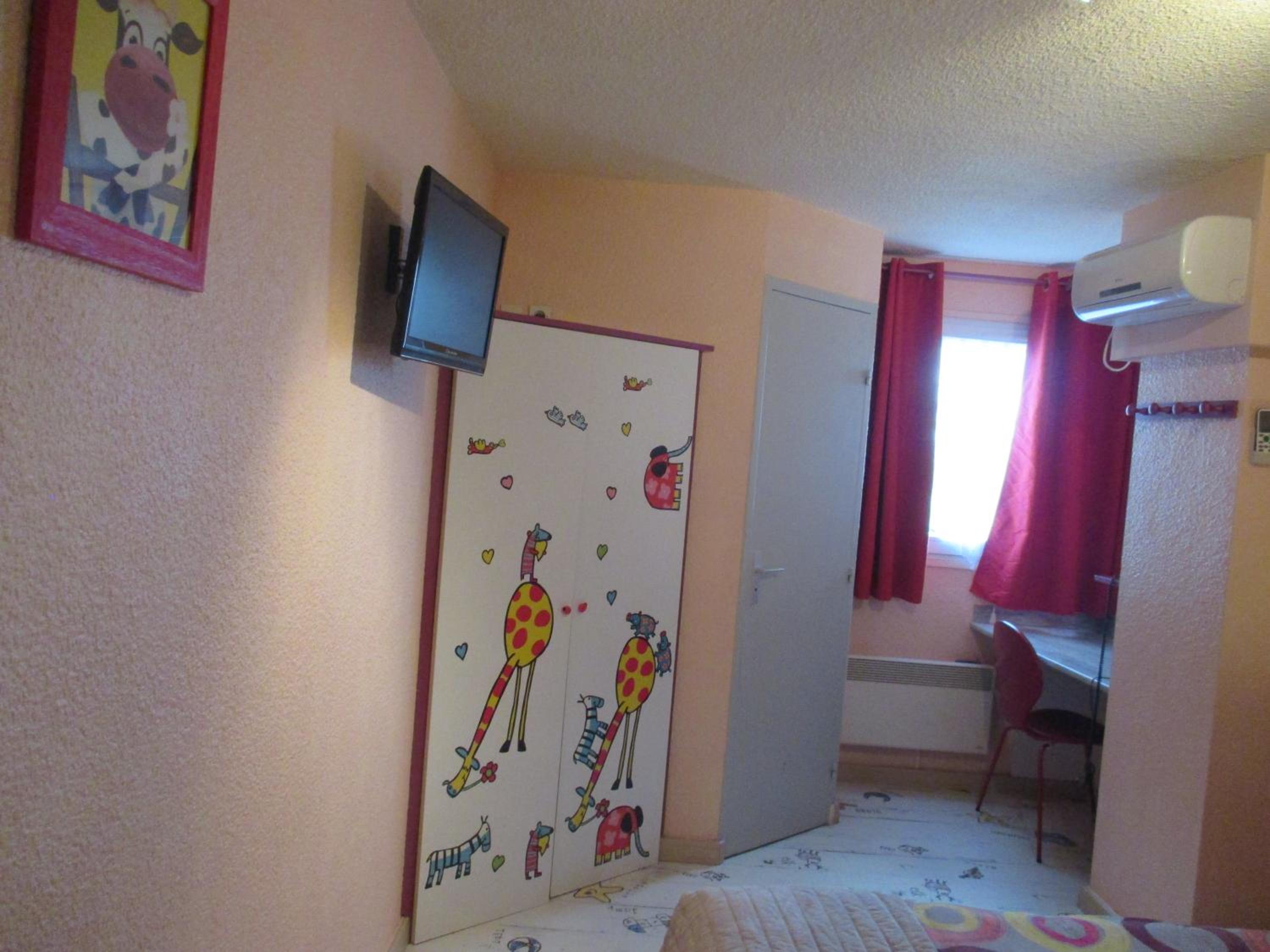 Family Room (2 Adults + 2 Children) - Photo 7