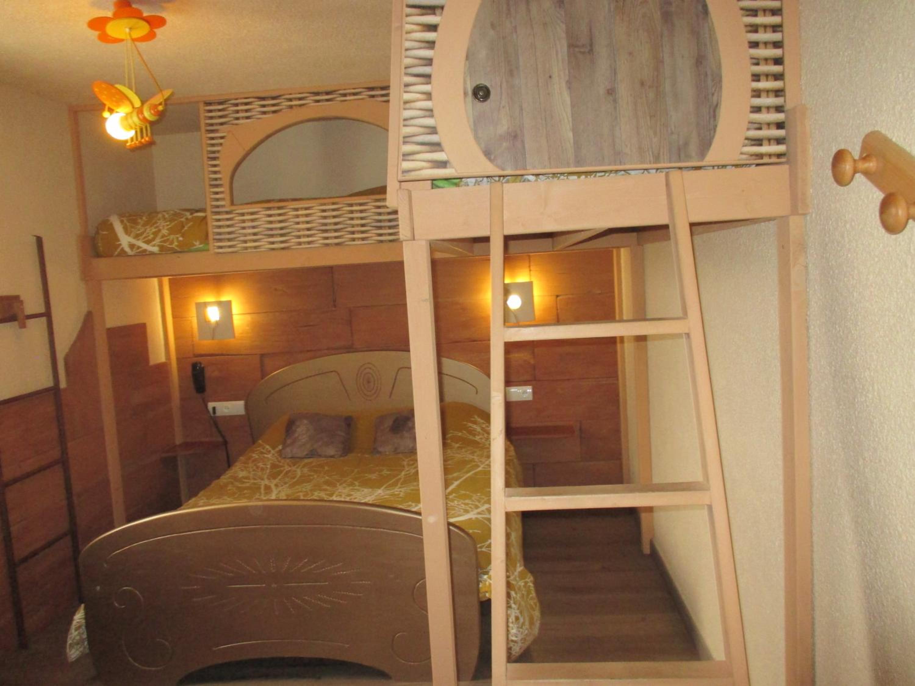 Family Room (2 Adults + 2 Children) - Photo 13