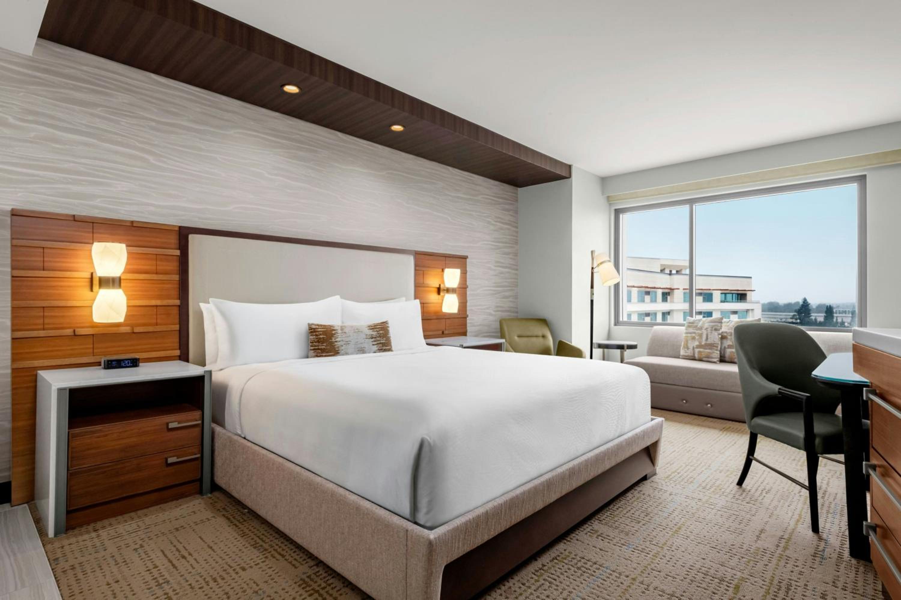 Premium Suite with Two Beds - Photo 2