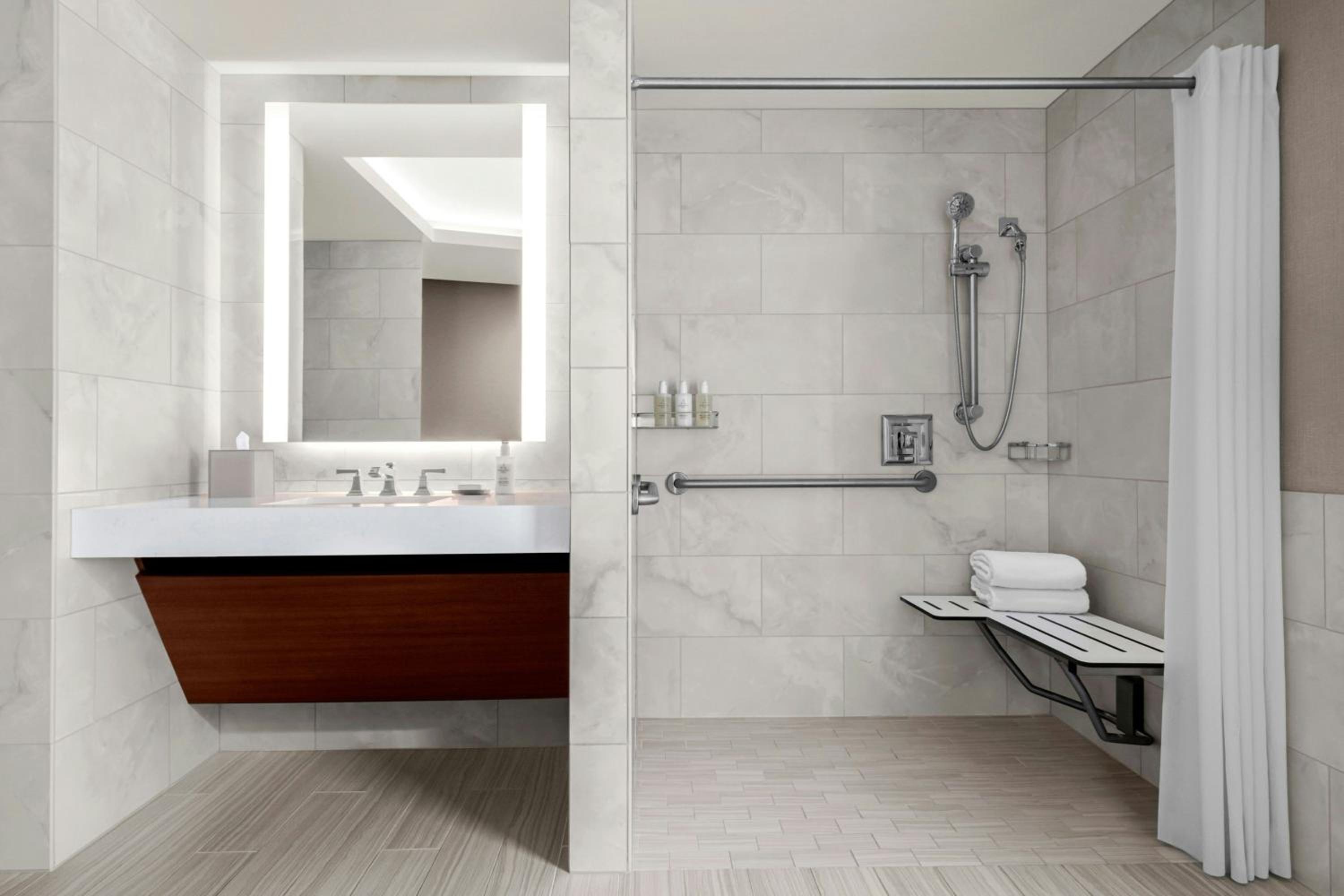 Premium Suite with Two Beds - Photo 6