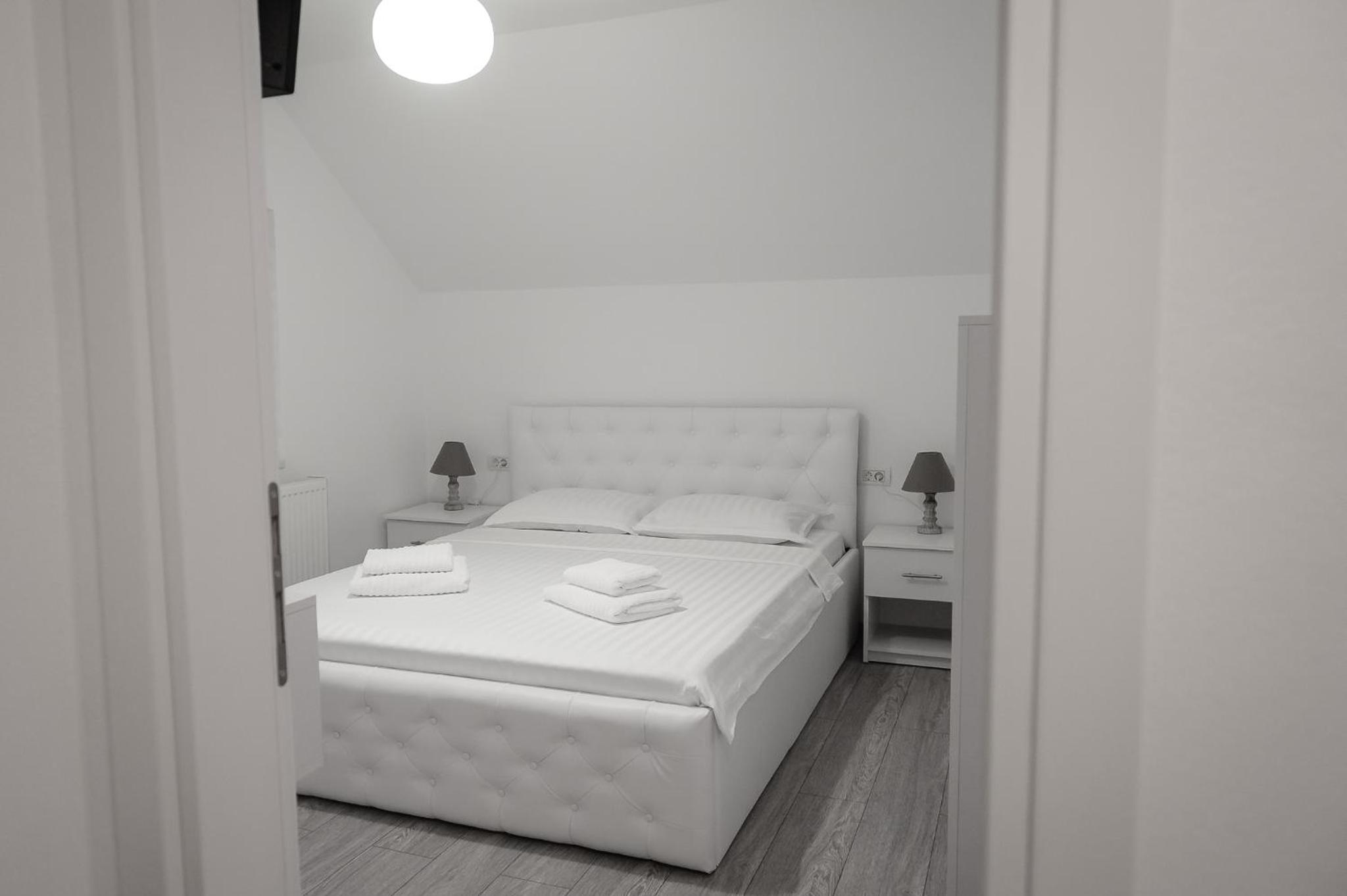 Deluxe Double Room with Balcony - Photo 2