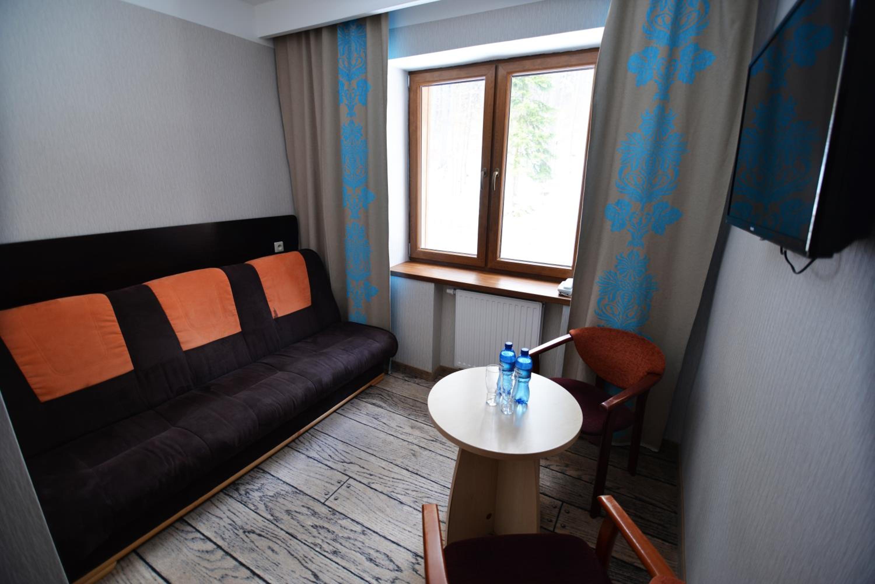 One-Bedroom Studio - Photo 2