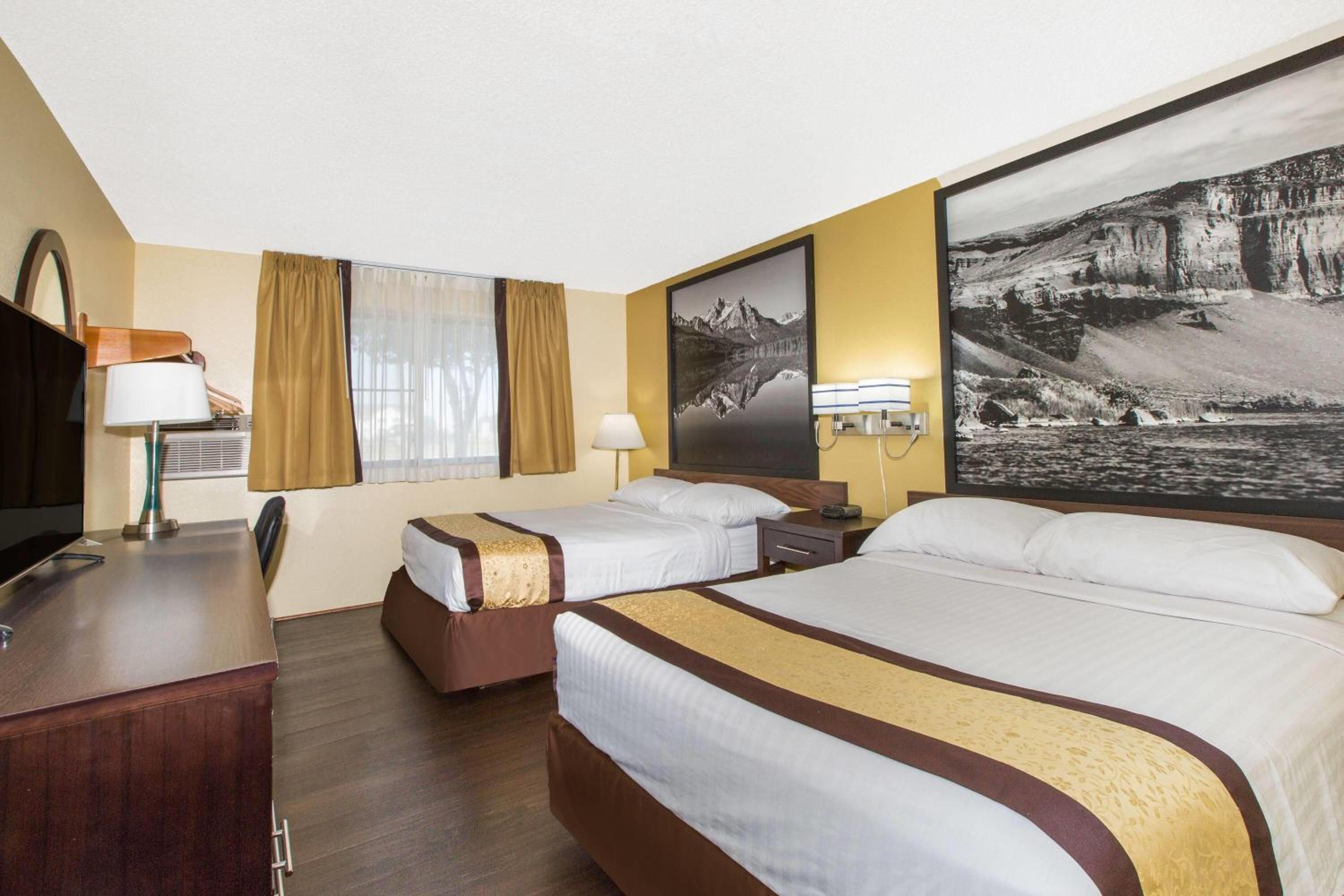 Queen Room with Two Queen Beds - Pet Friendly/Non-Smoking - Photo 1