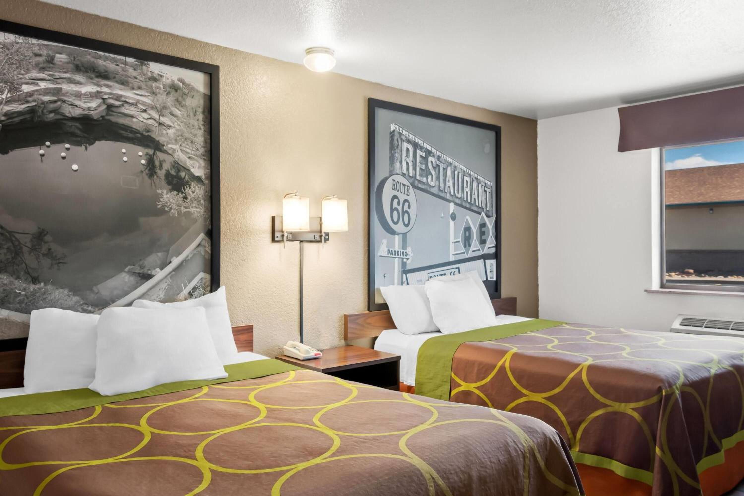 Queen Room with Two Queen Beds - Pet Friendly/Non-Smoking - Photo 2