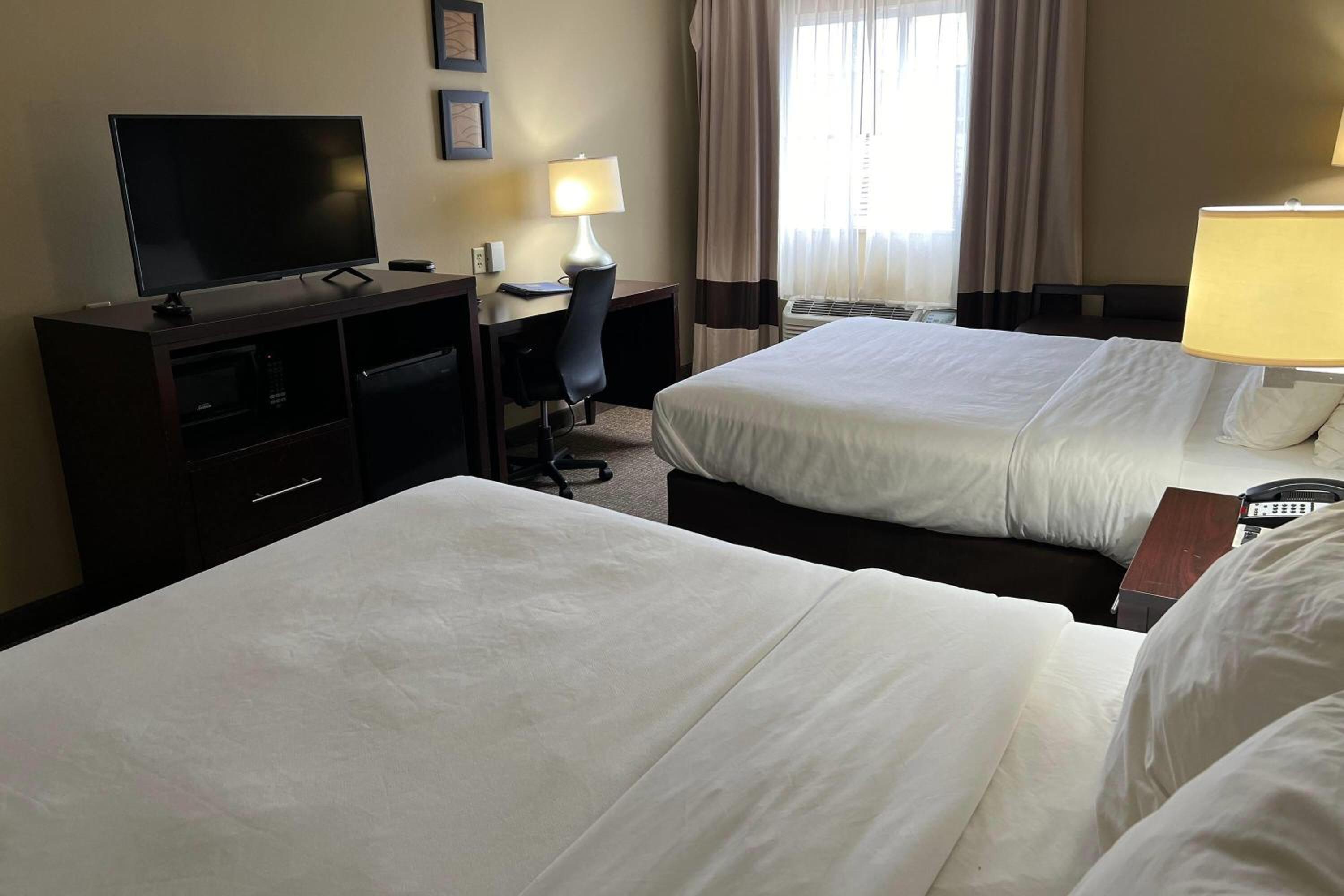 Queen Room with Two Queen Beds, Mobility Access and Bathtub with Grab Bars, Non-Smoking photo 1