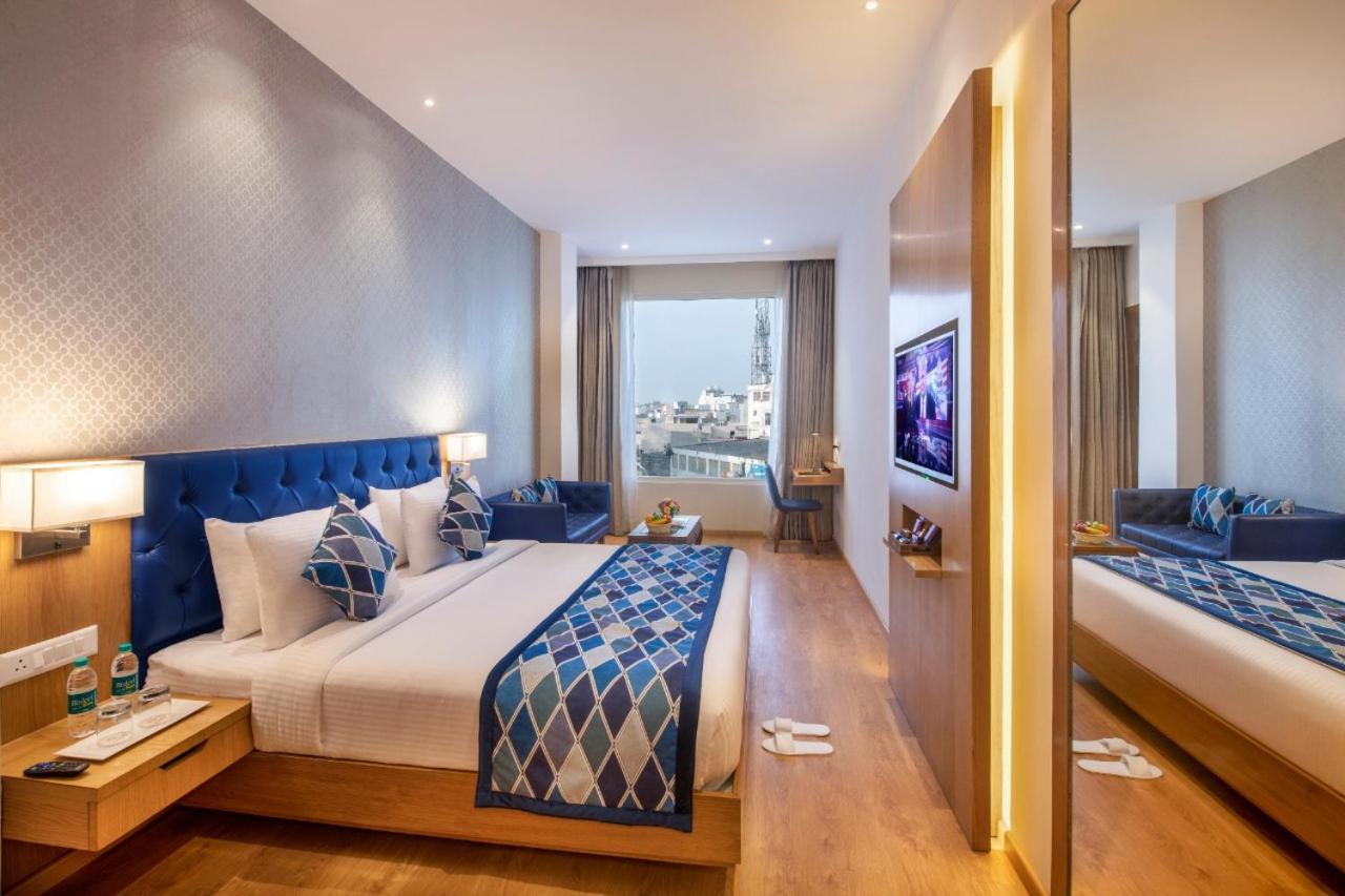 Superior King Room with City View - Non-Smoking - Photo 2