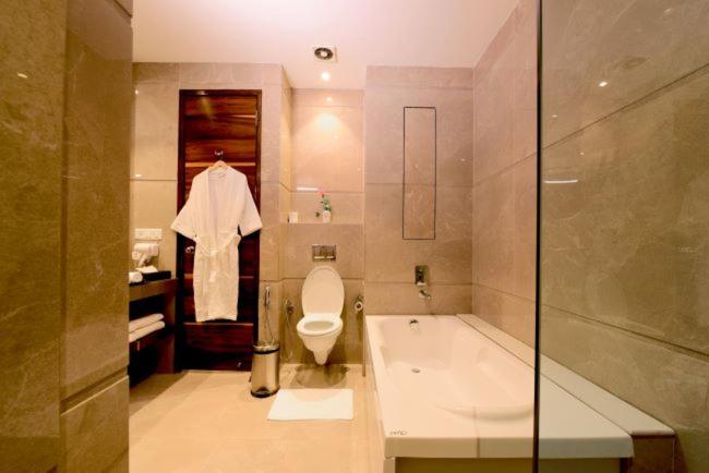 Standard King Room - Non-Smoking  - Photo 1