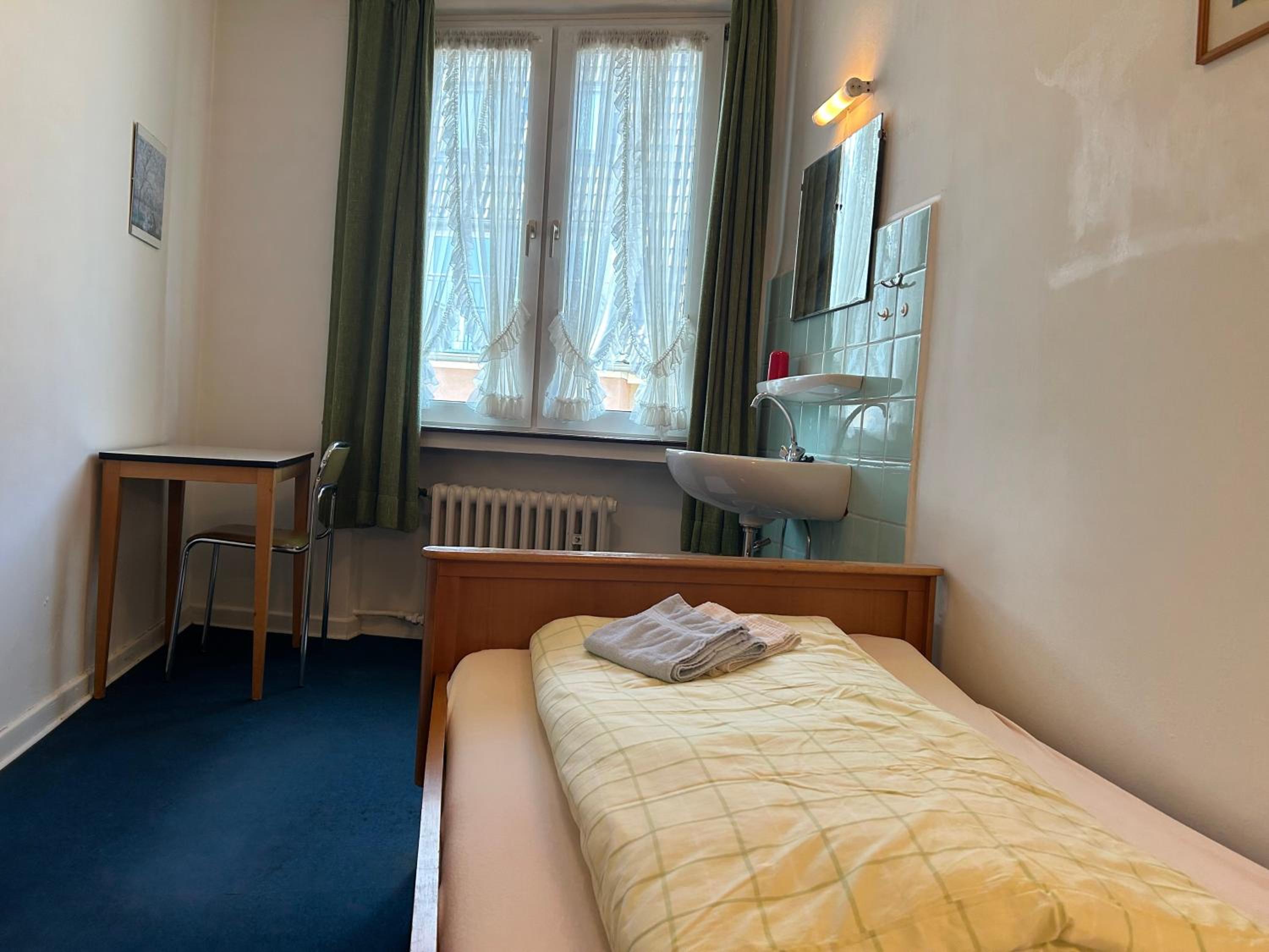 Single Room with Shared Bathroom