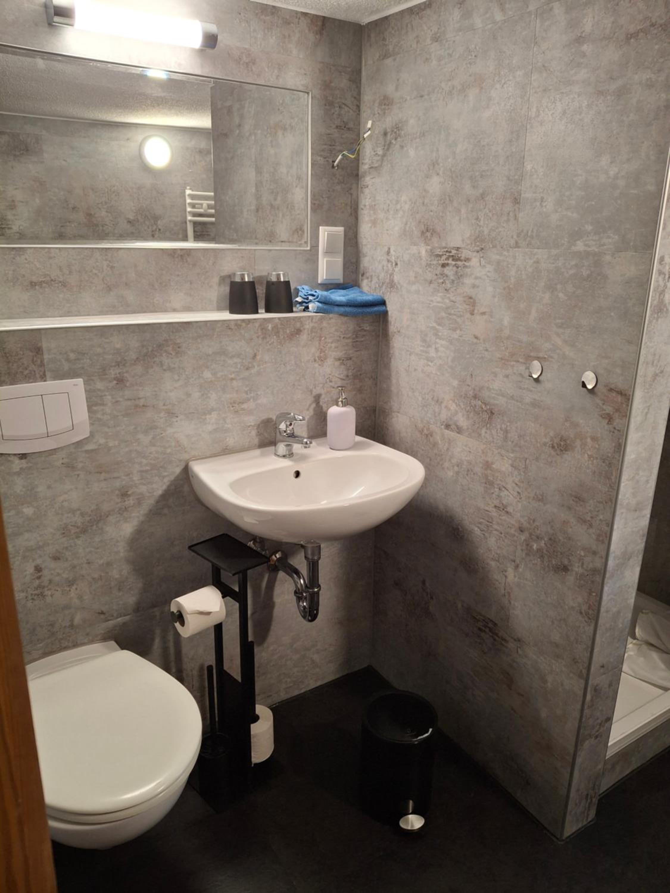 Deluxe Room (2 Adults + 1 Child)