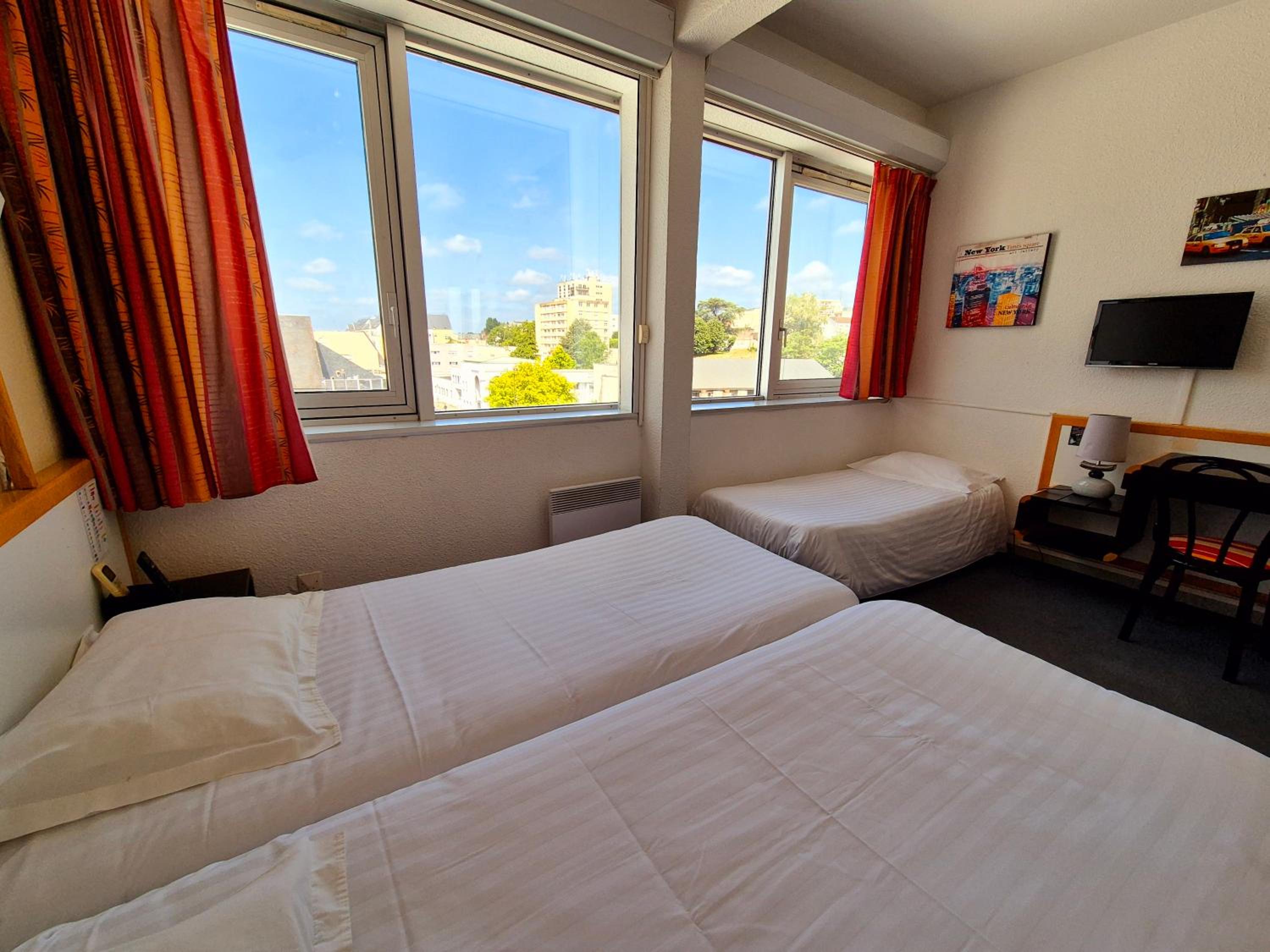Triple Room with City View