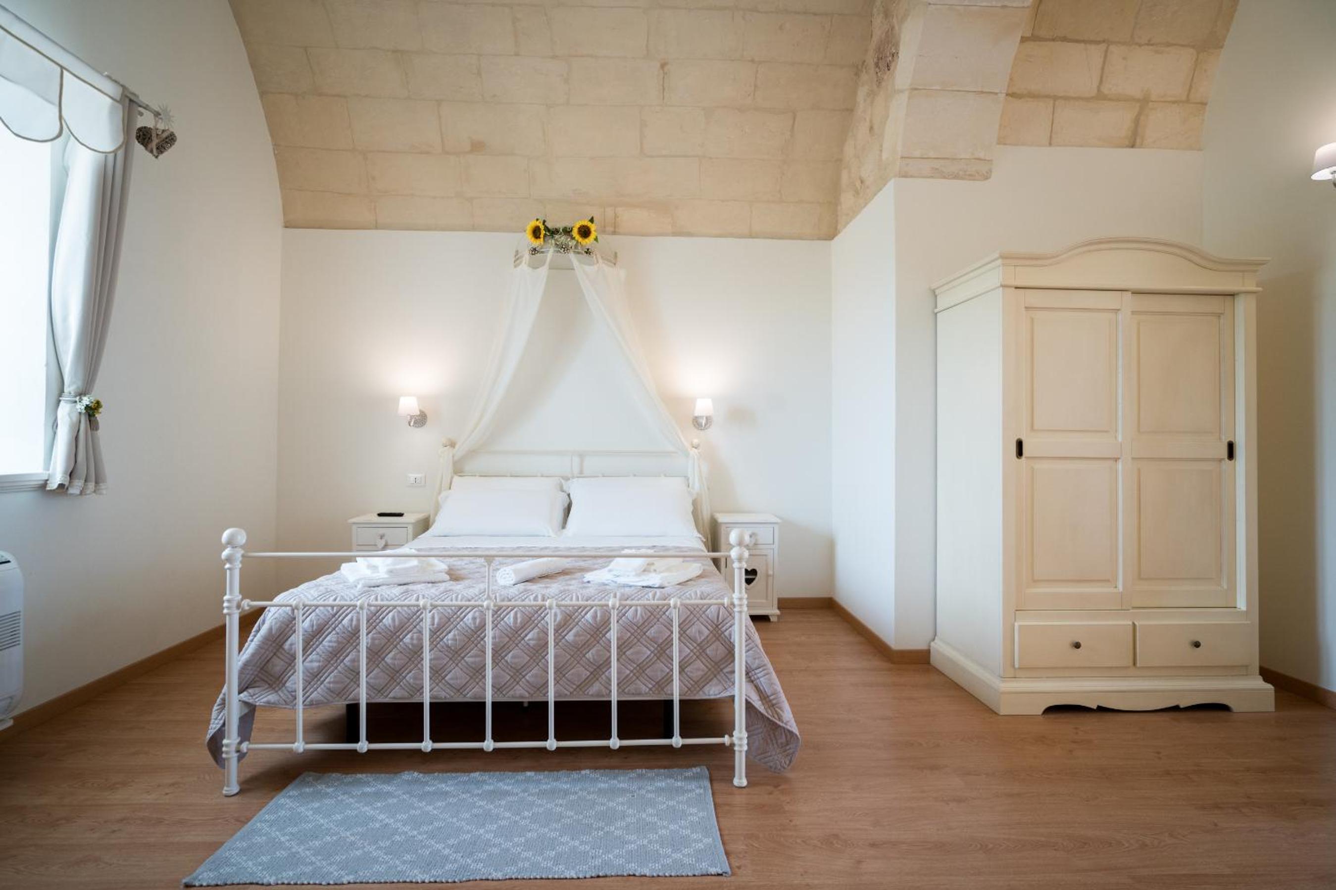 Large Double Room photo 3