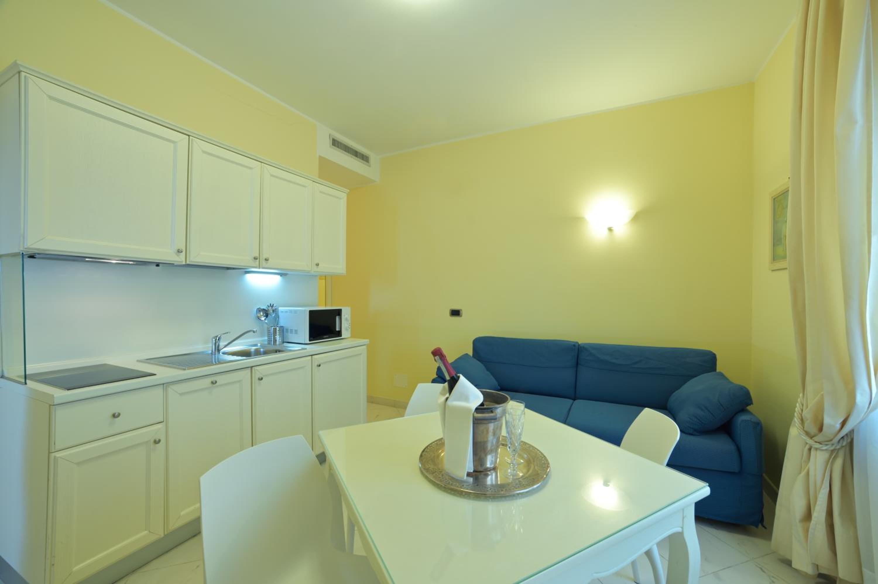 Apartment with Garden View - Photo 7