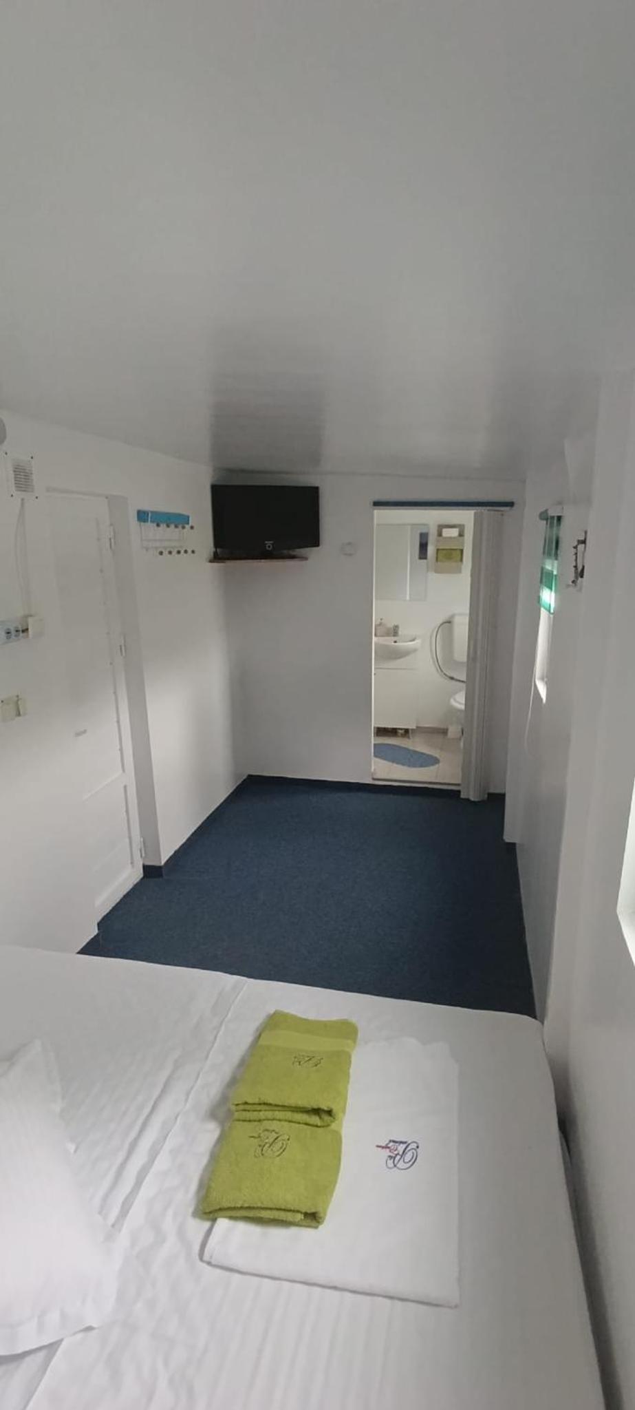 Deluxe Double Room (1 adult + 1 child) photo 2