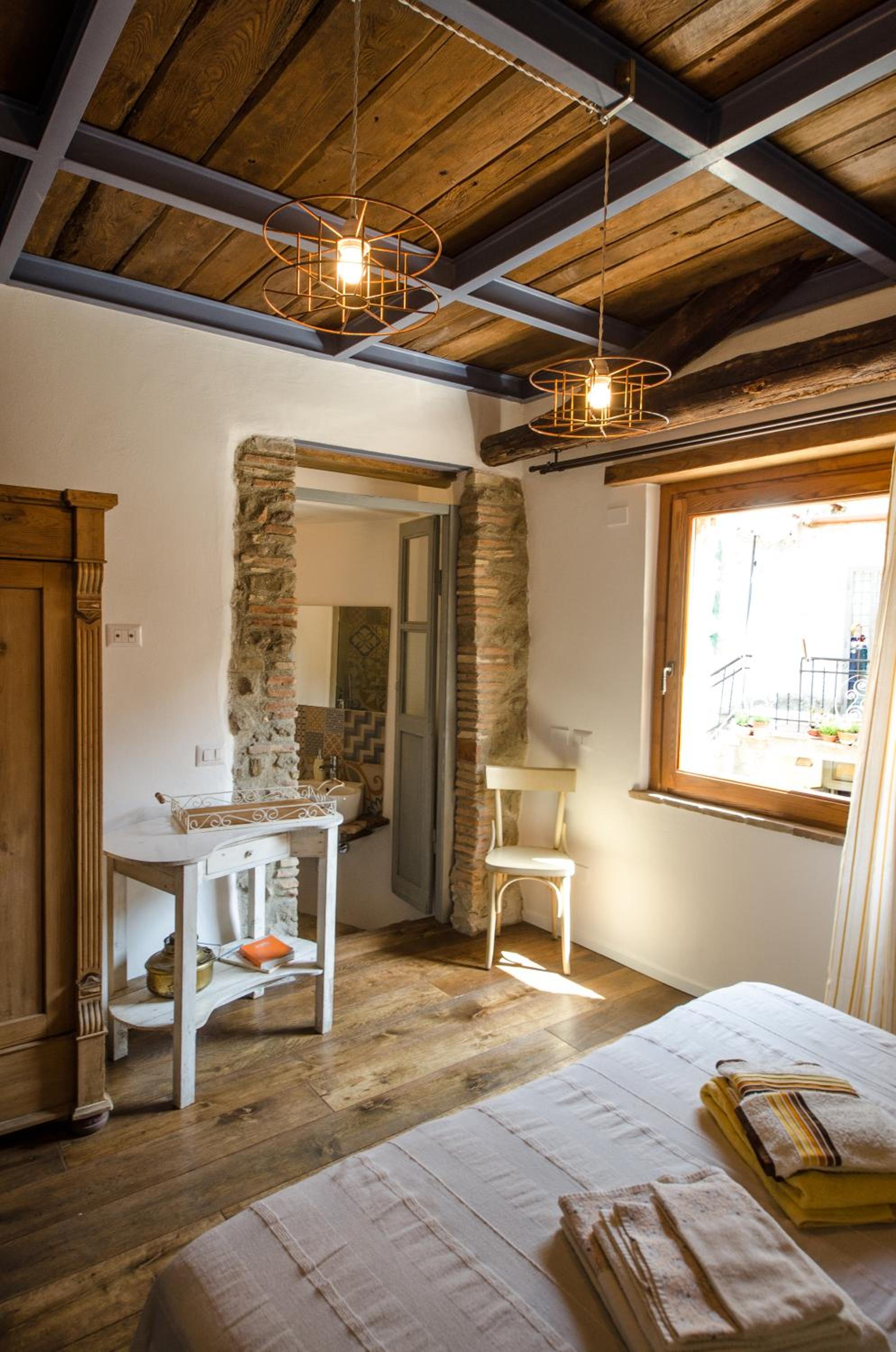 Standard Double Room - Photo 12