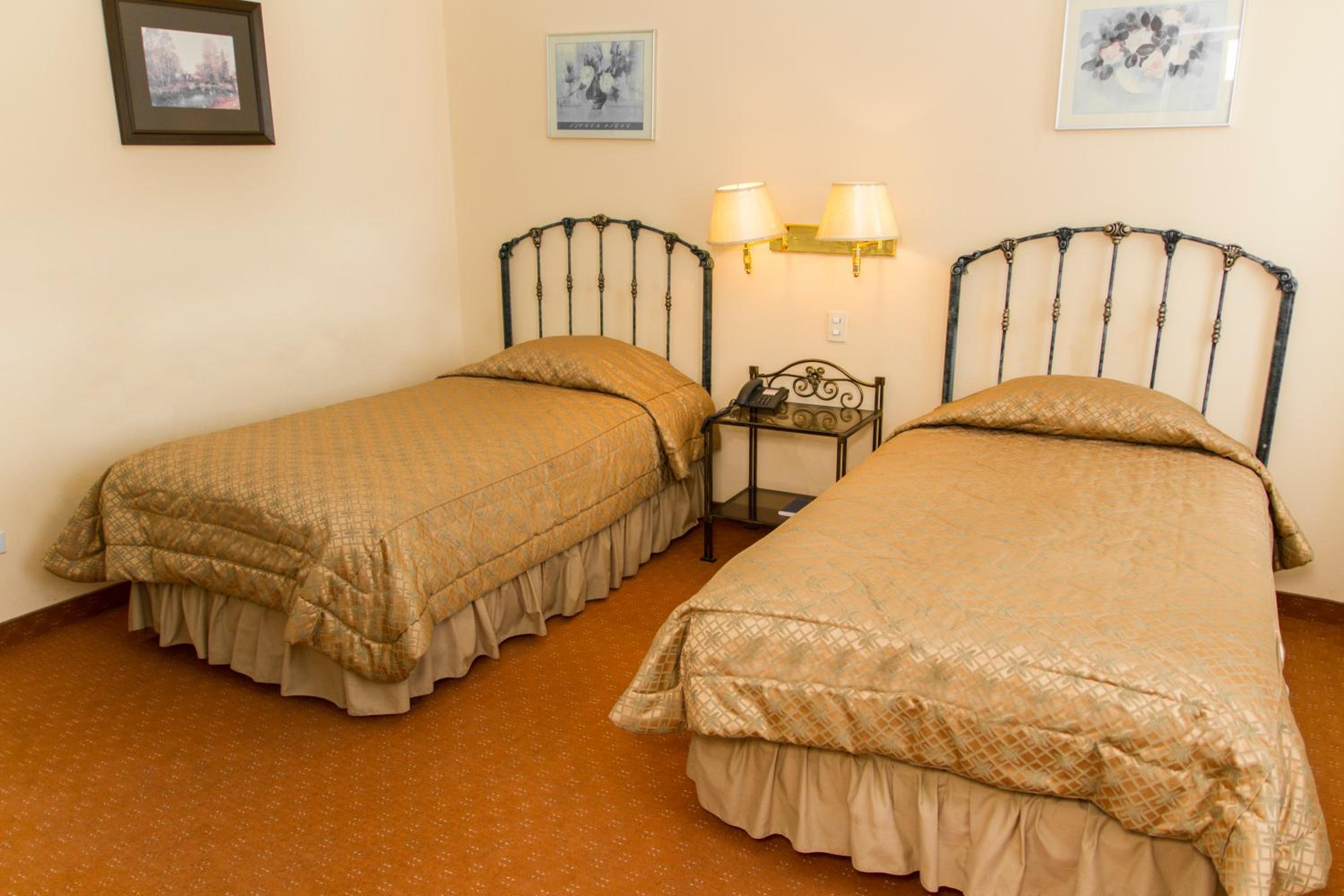 Twin Room - Photo 2