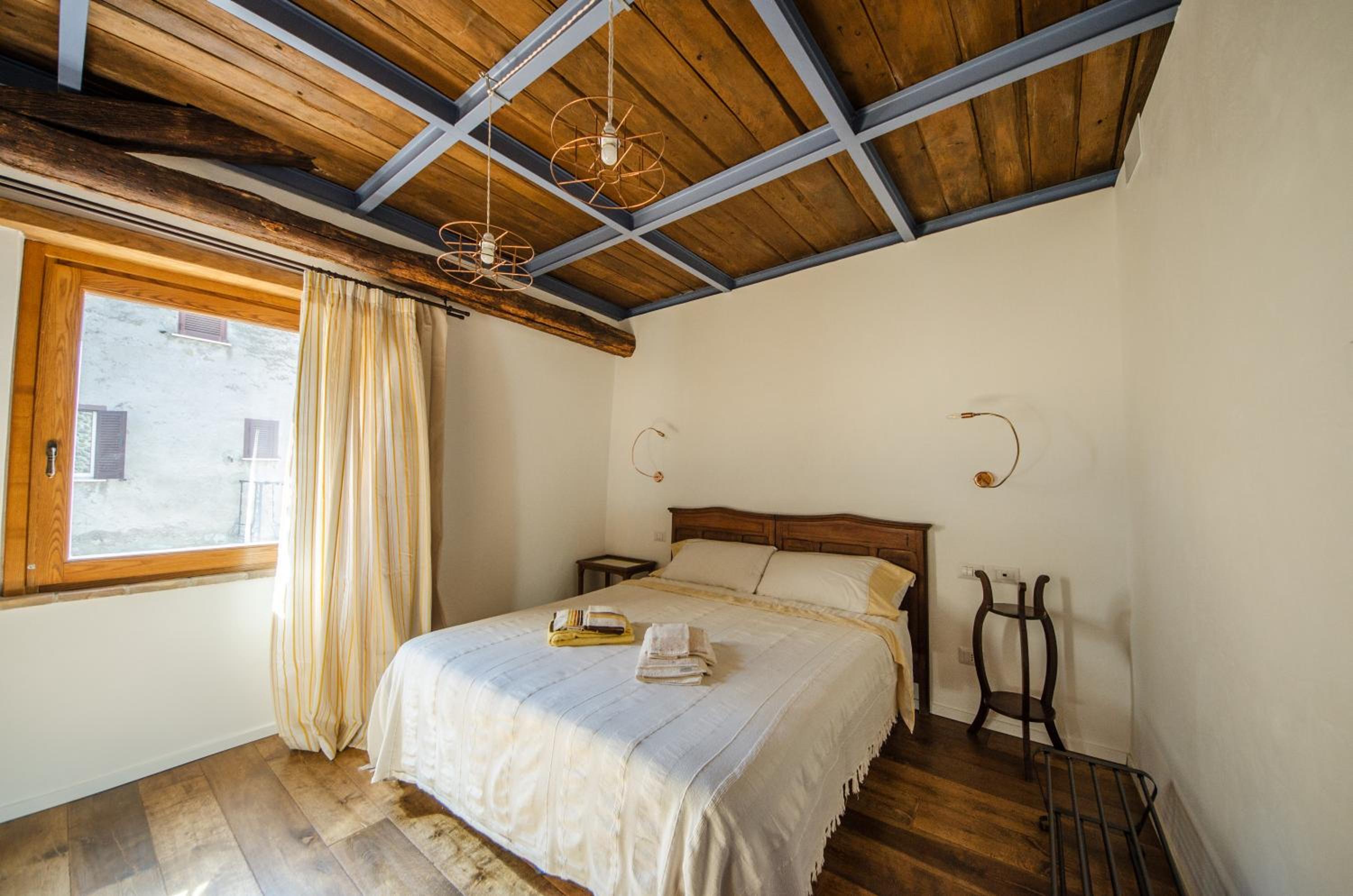 Standard Double Room - Photo 11