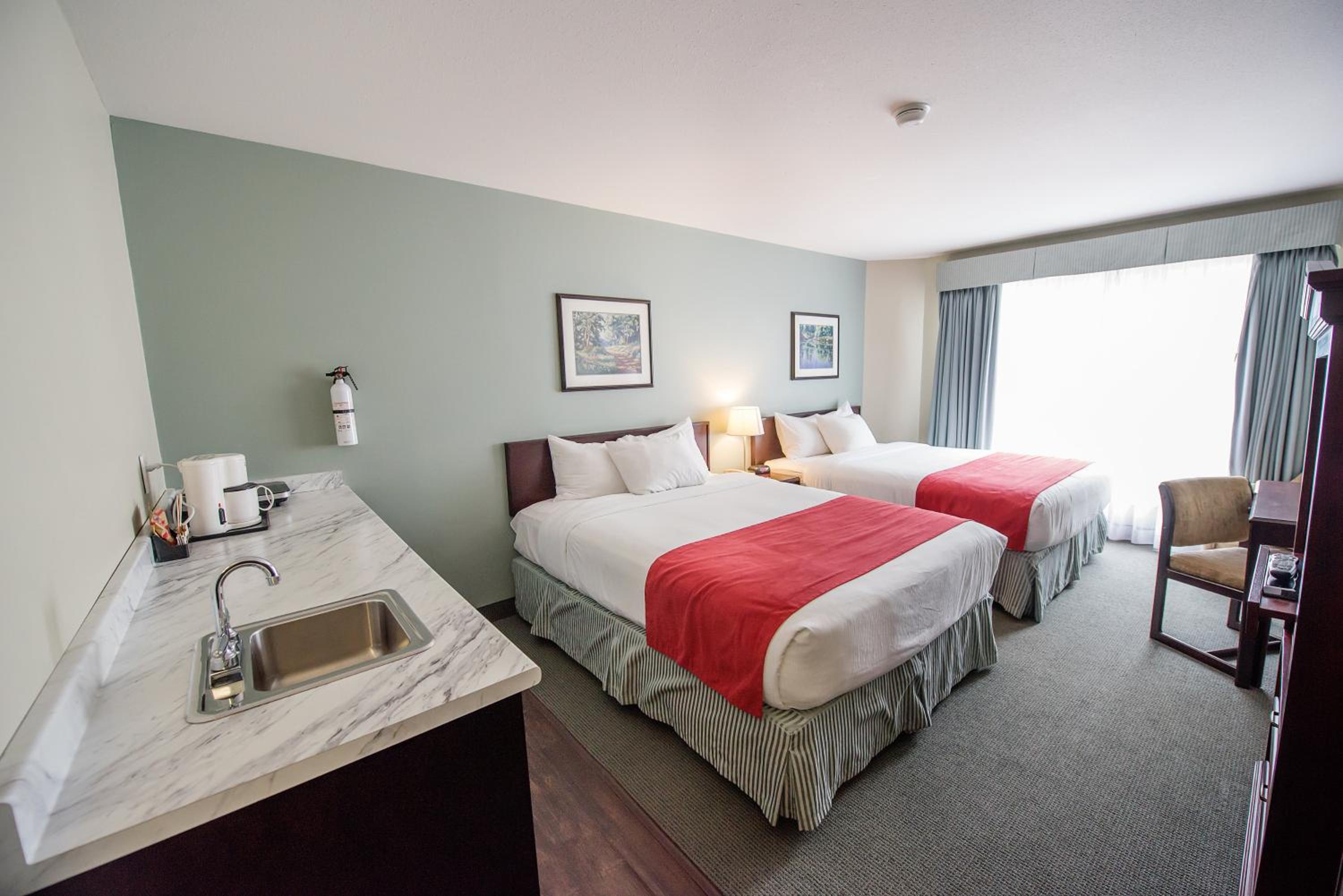 Queen Room with Two Queen Beds with Kitchenette - Photo 4