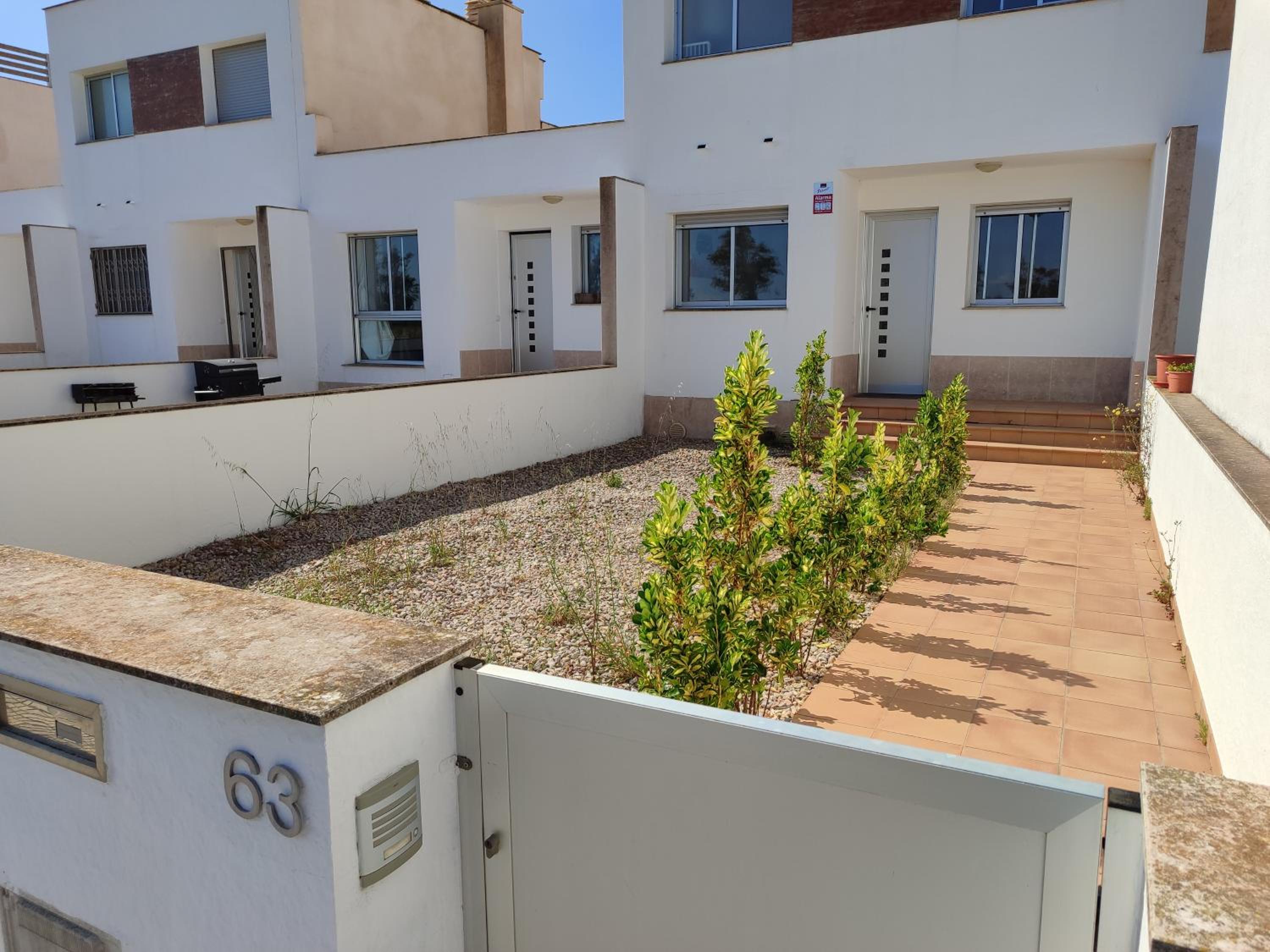 Superior Three-Bedroom House without Garage