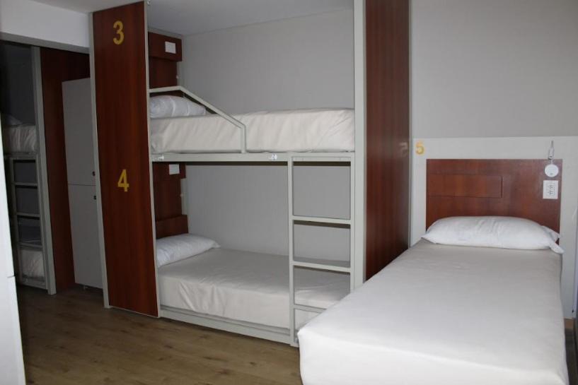 6-Bed Male Dormitory Room photo 3