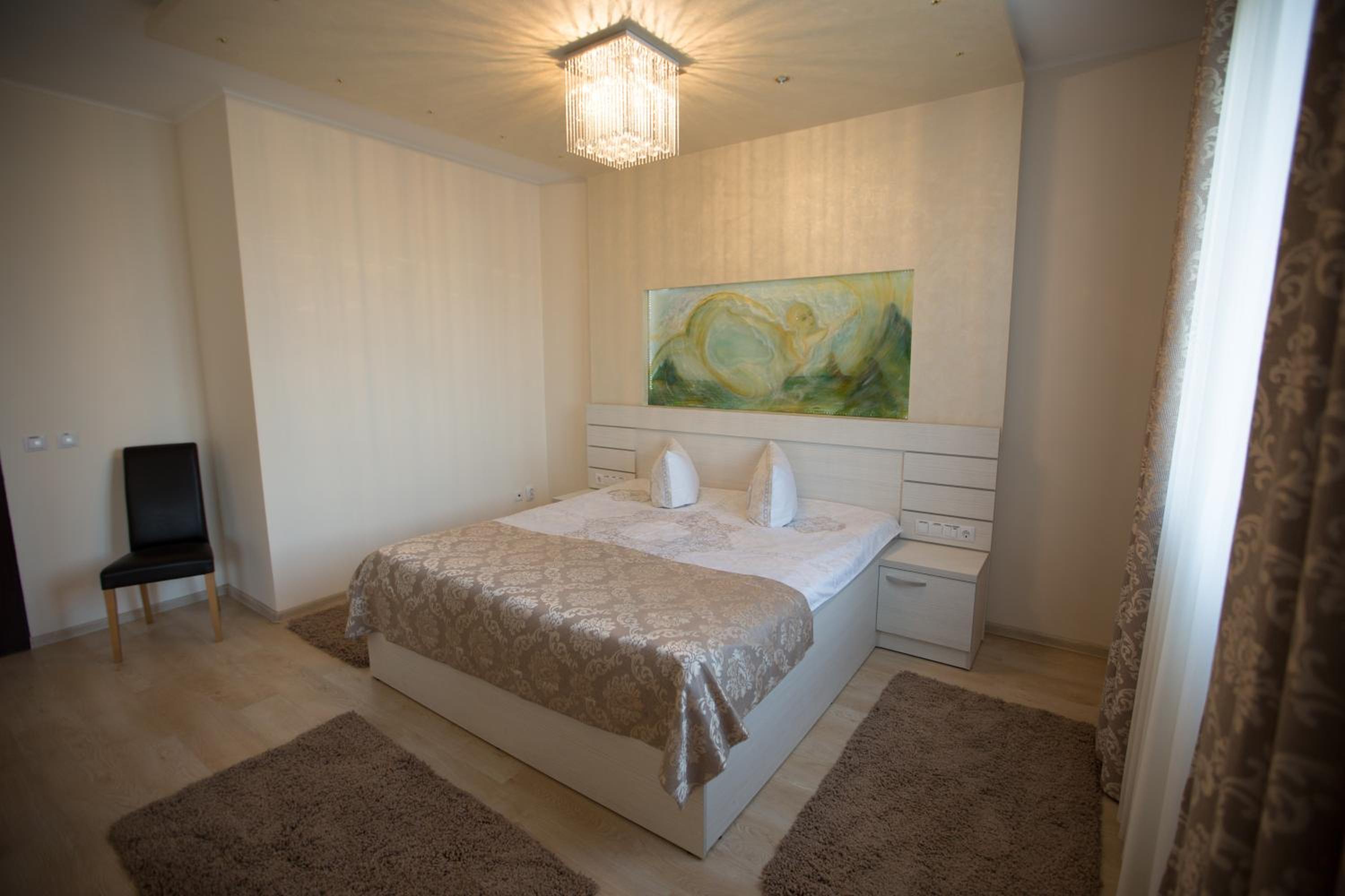 King Room with Whirlpool photo 1