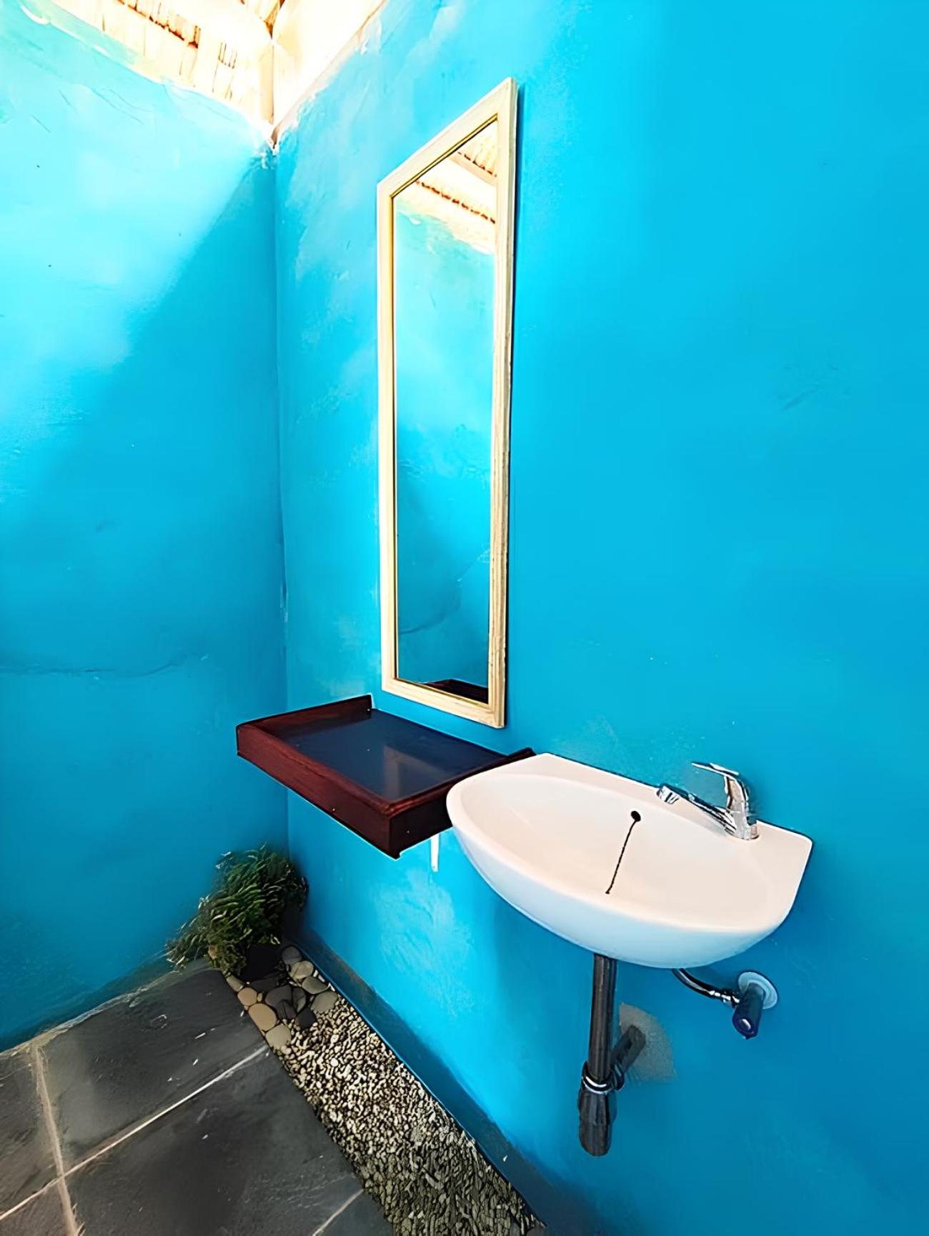 Deluxe Room with Private Bathroom - Photo 4