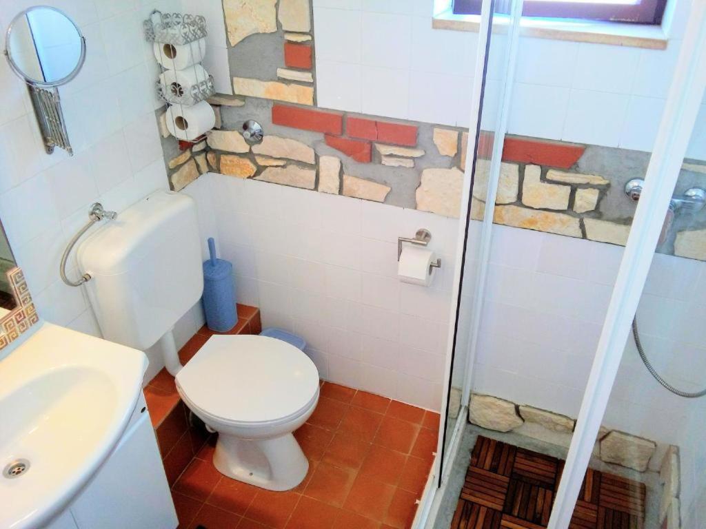 One-Bedroom Apartment with Bay View photo 3