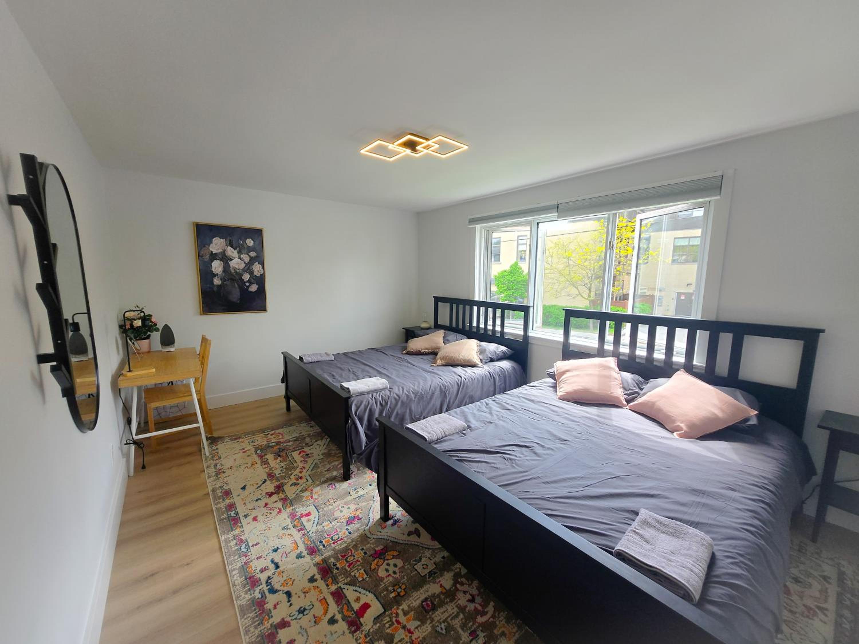 Deluxe Queen Suite