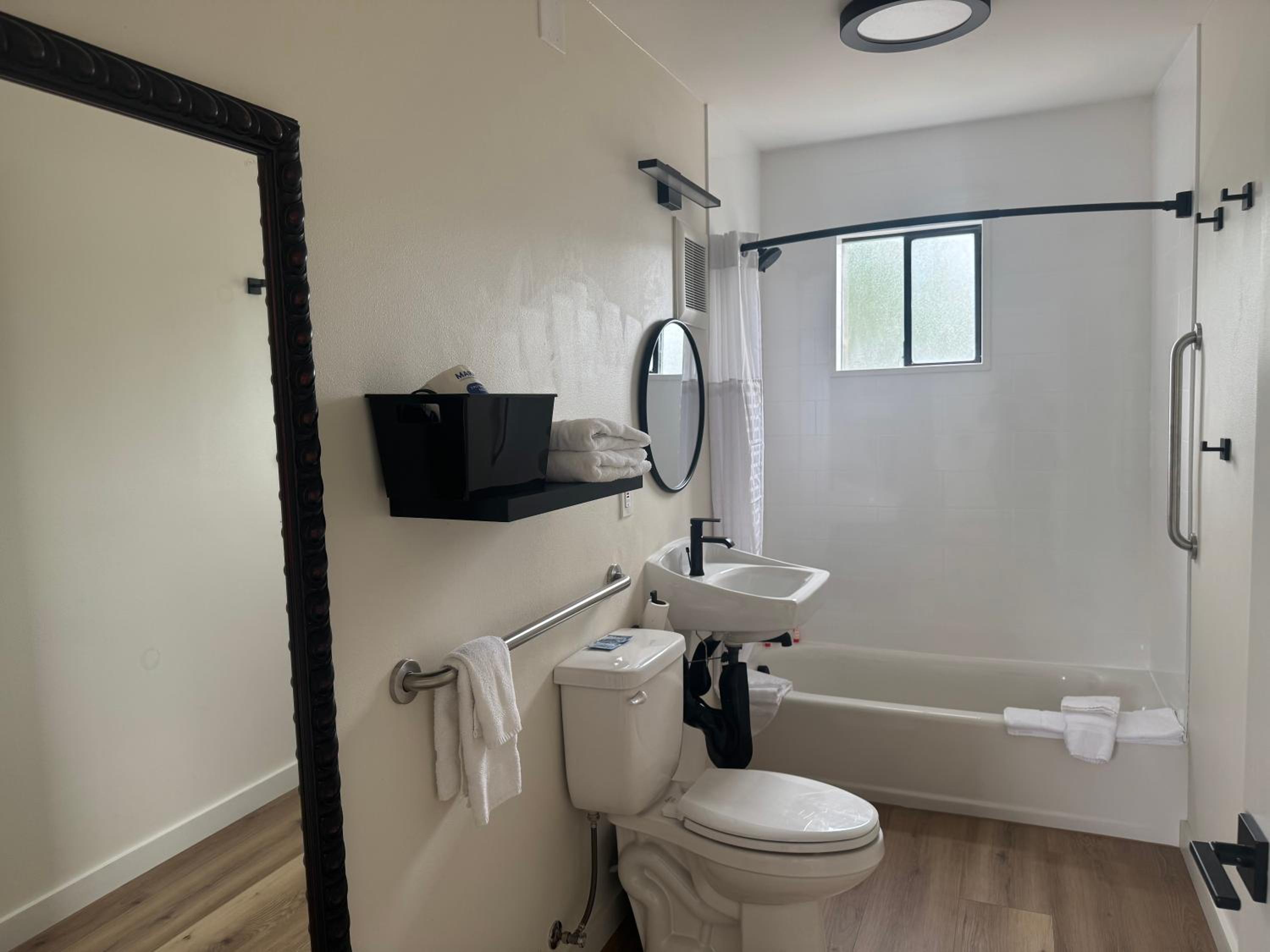 Single Room - Disability Access photo 1
