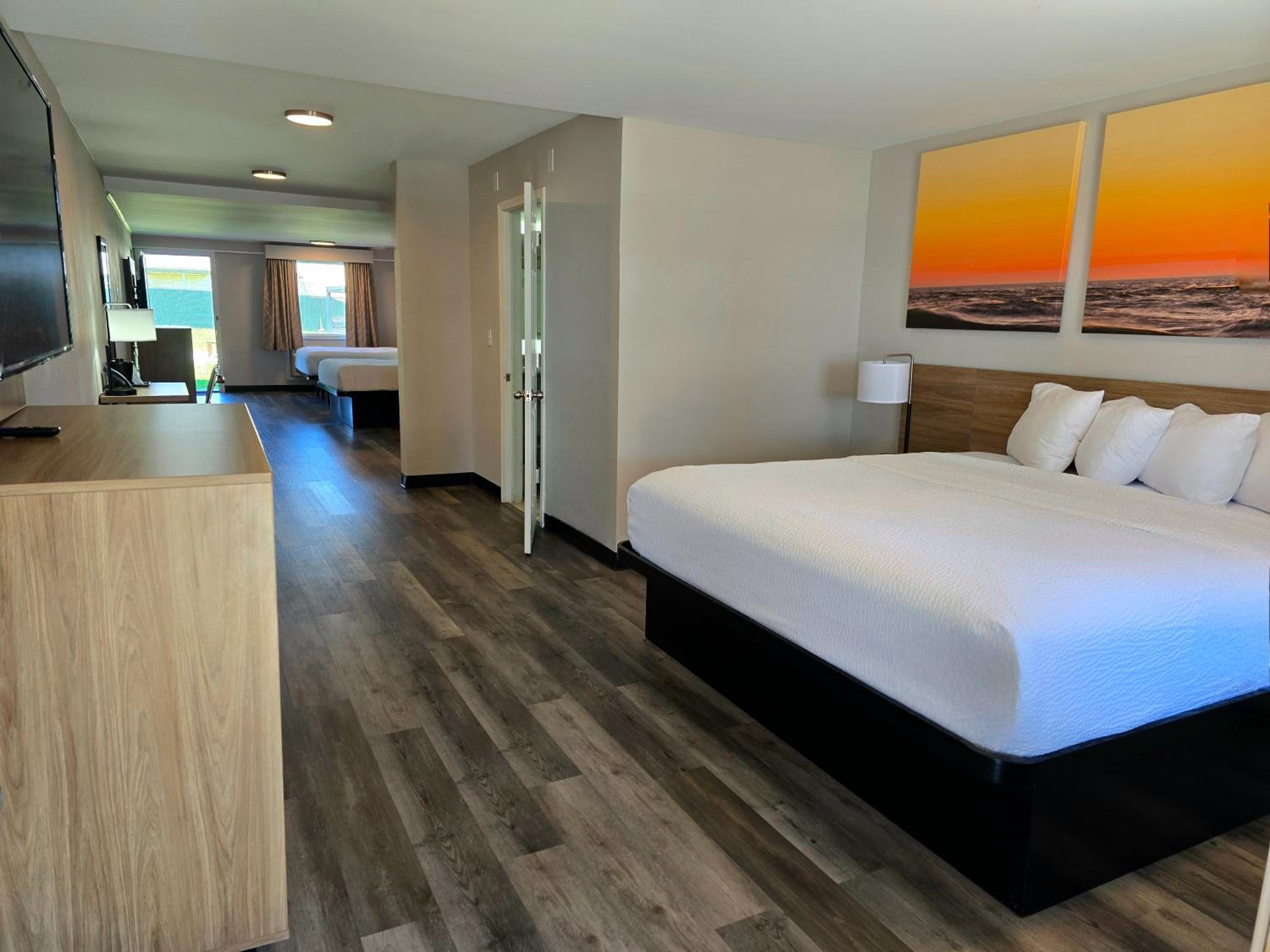 Bluewater Suite with Three Queen Beds - Non-Smoking