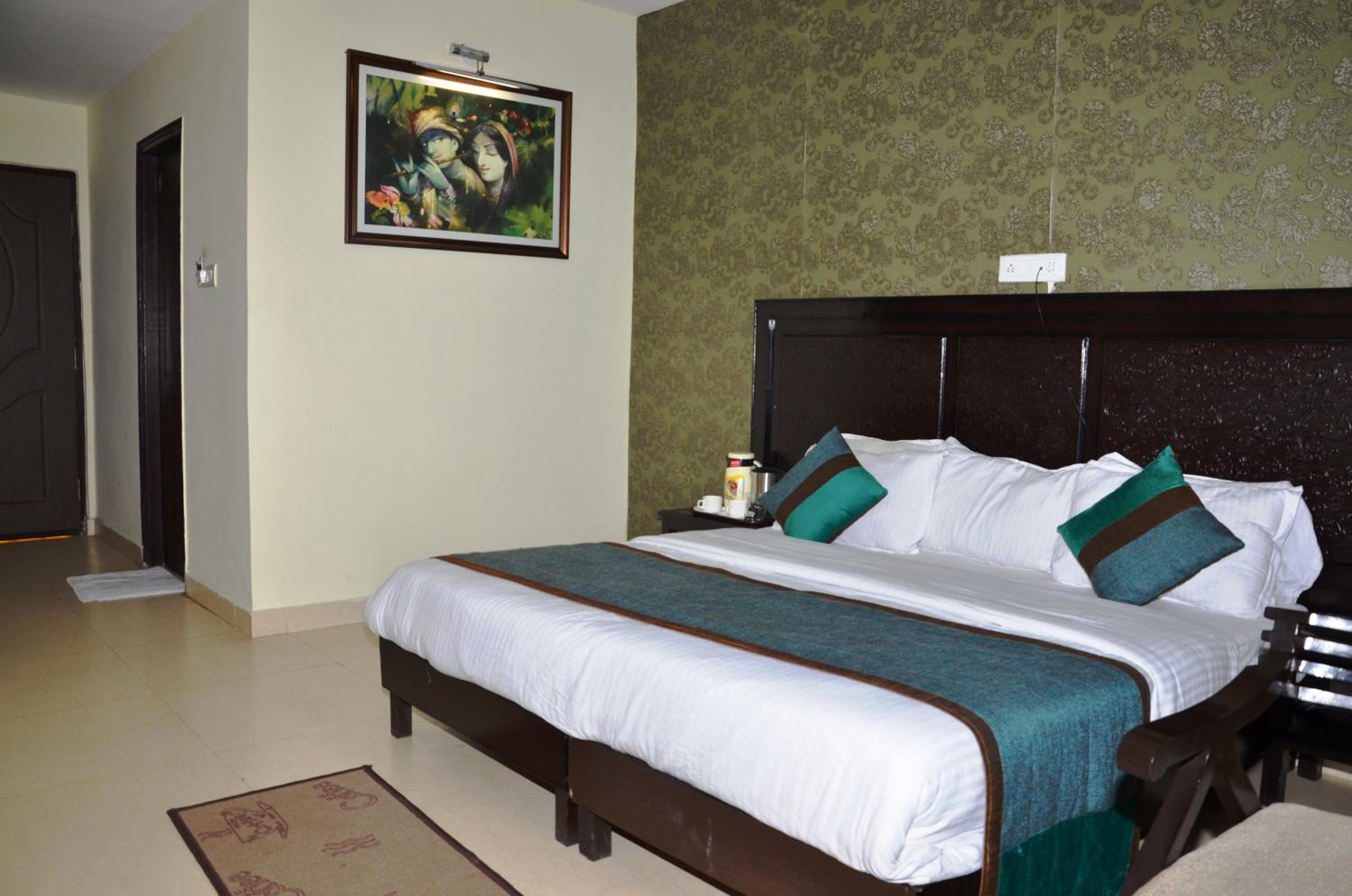 Deluxe Room - Photo 6