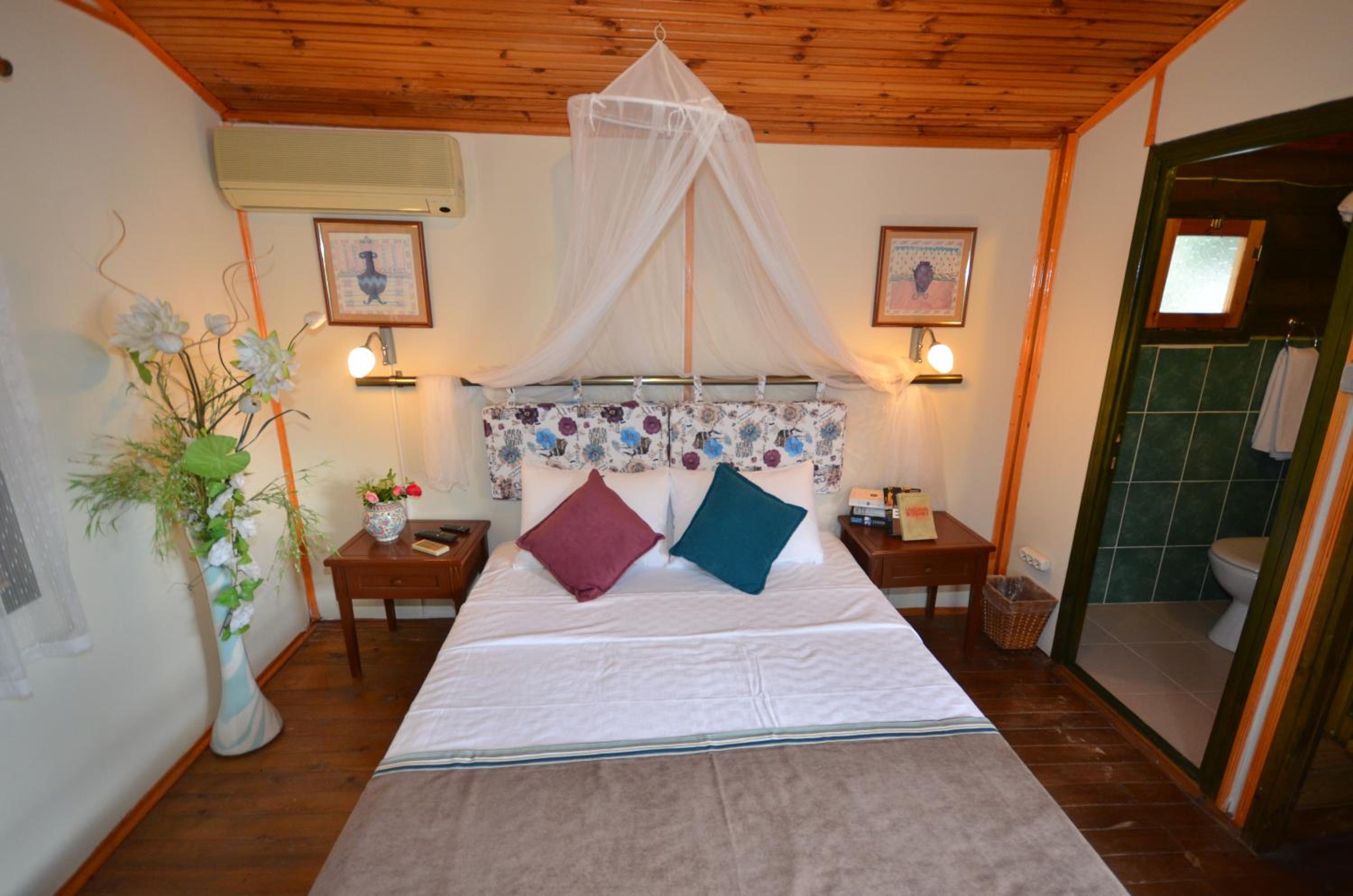 Standard Double or Twin Room - Photo 12