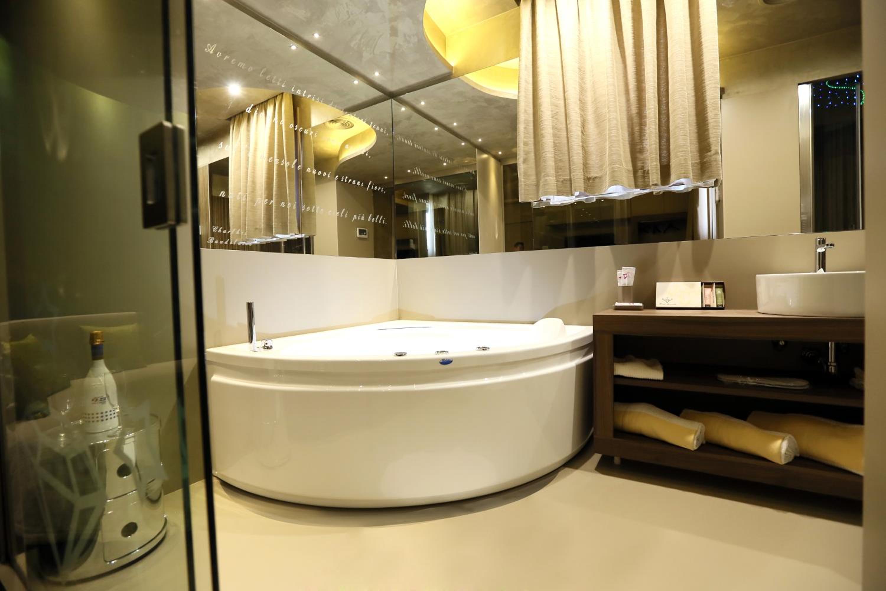 Royal Suite - Photo 21