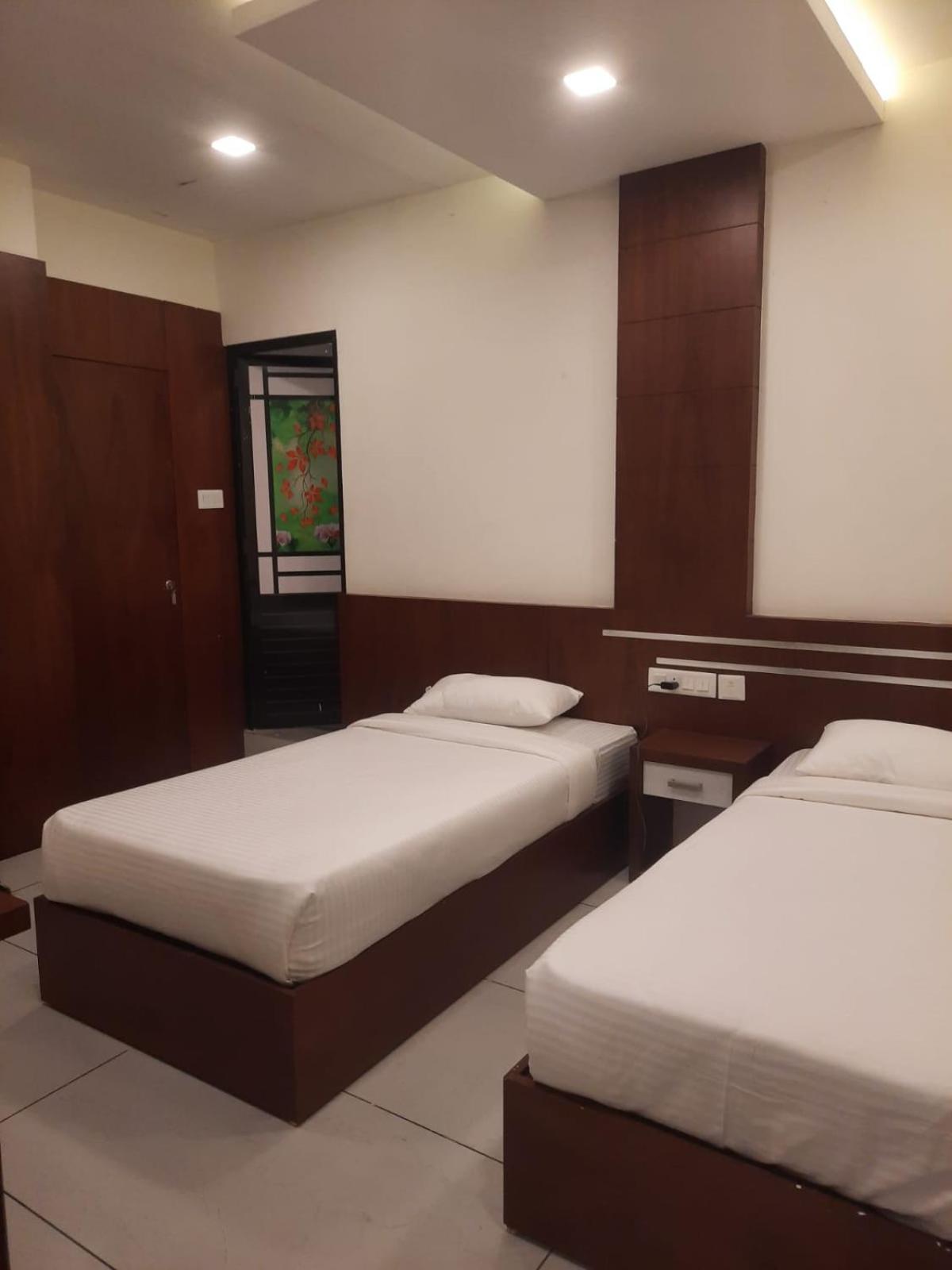 Deluxe Double or Twin Room photo 3