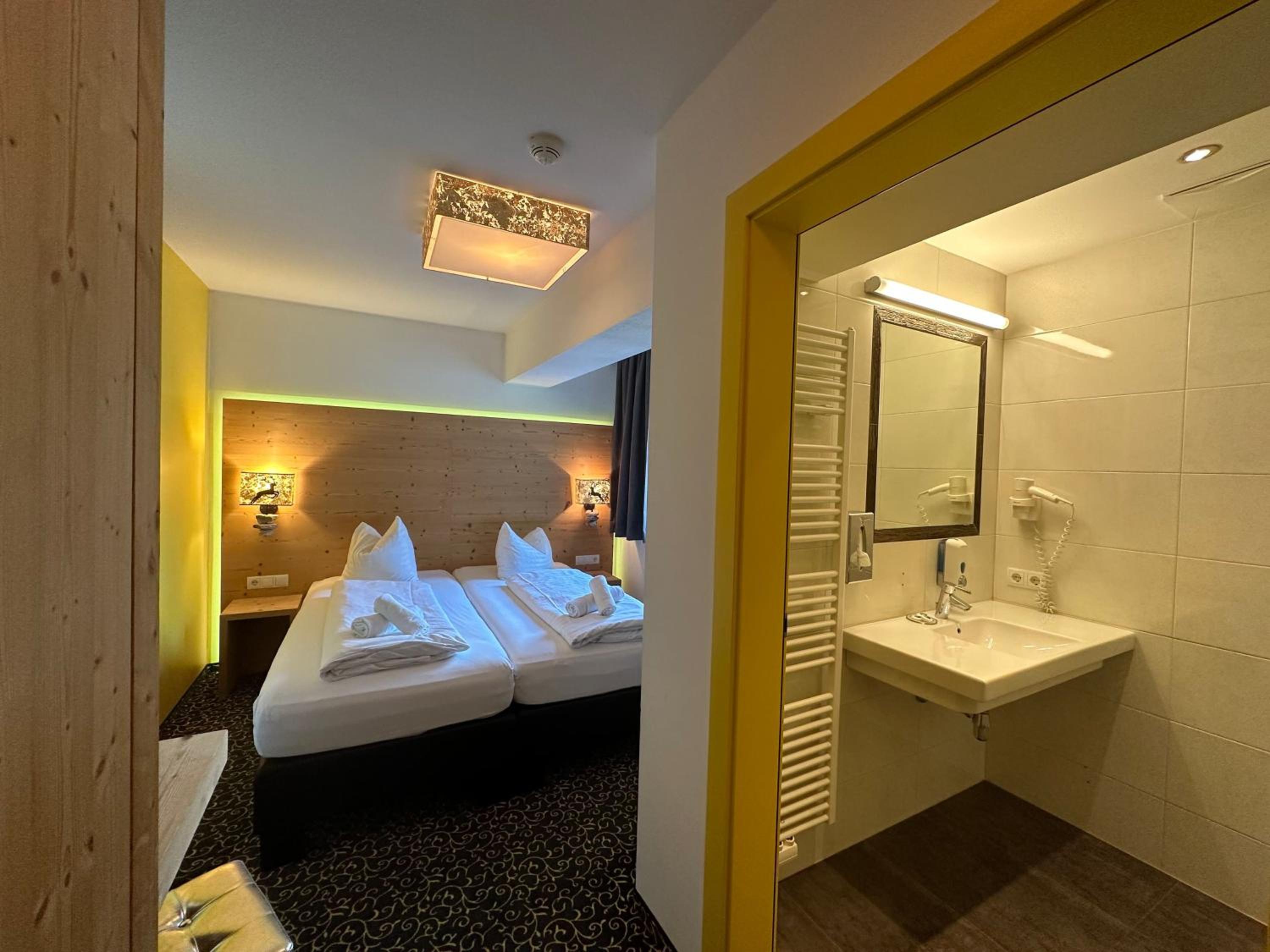 Double or Twin Room photo 3