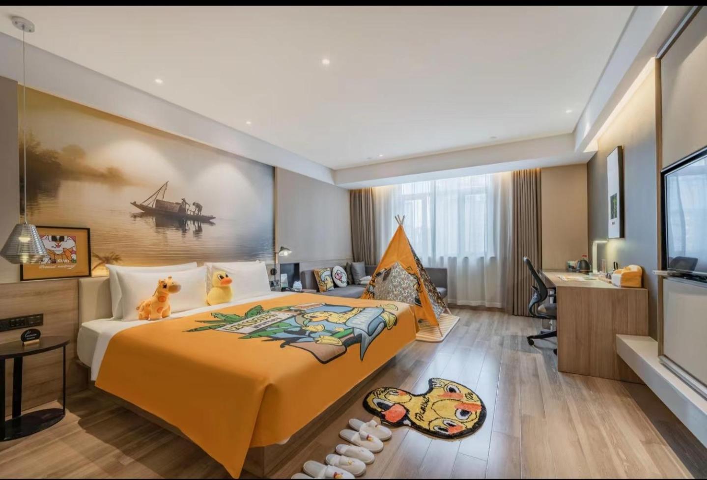 Deluxe Double Room (2 Adults + 1 Child) photo 2