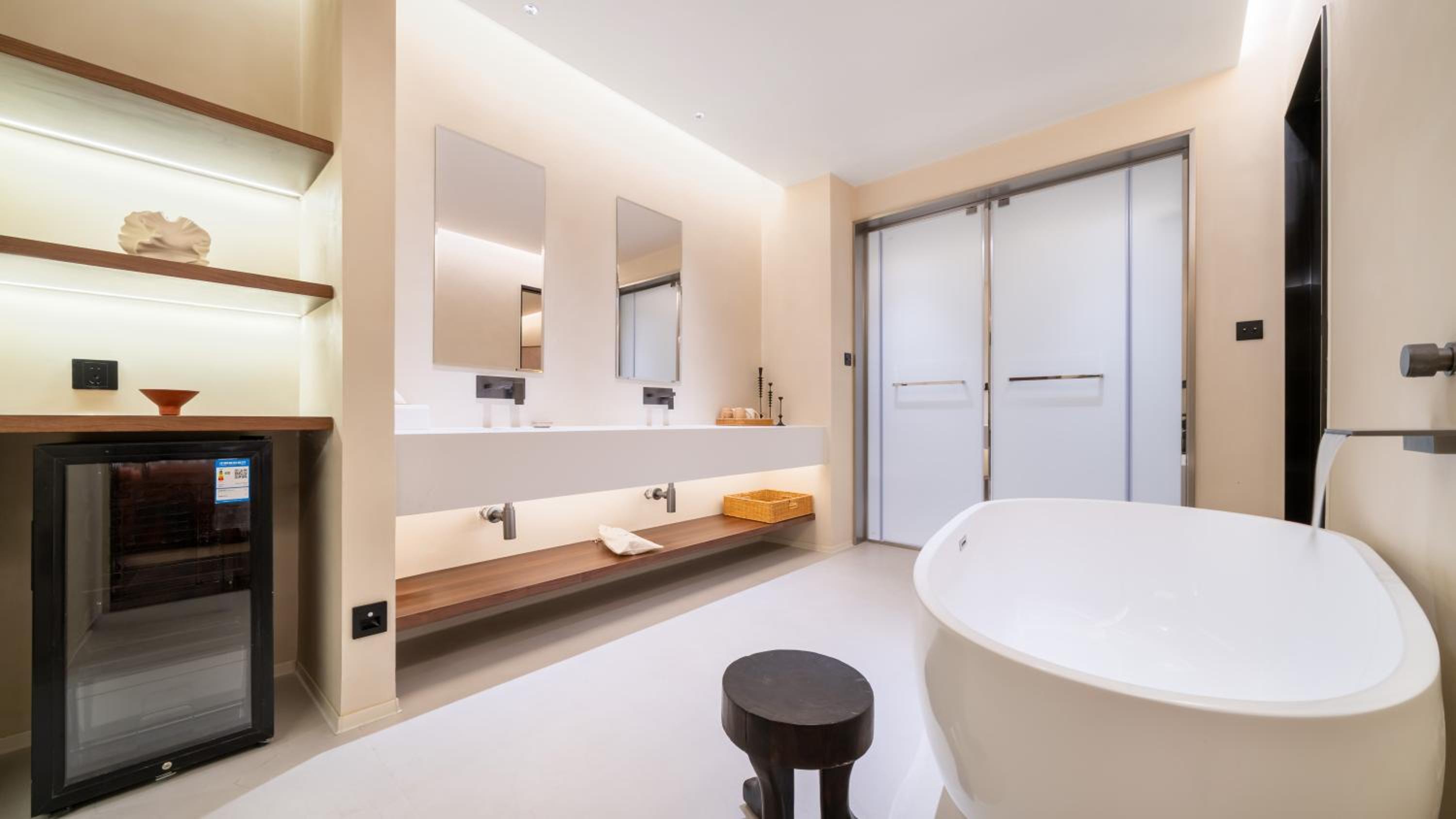 Deluxe Suite with Spa Bath
