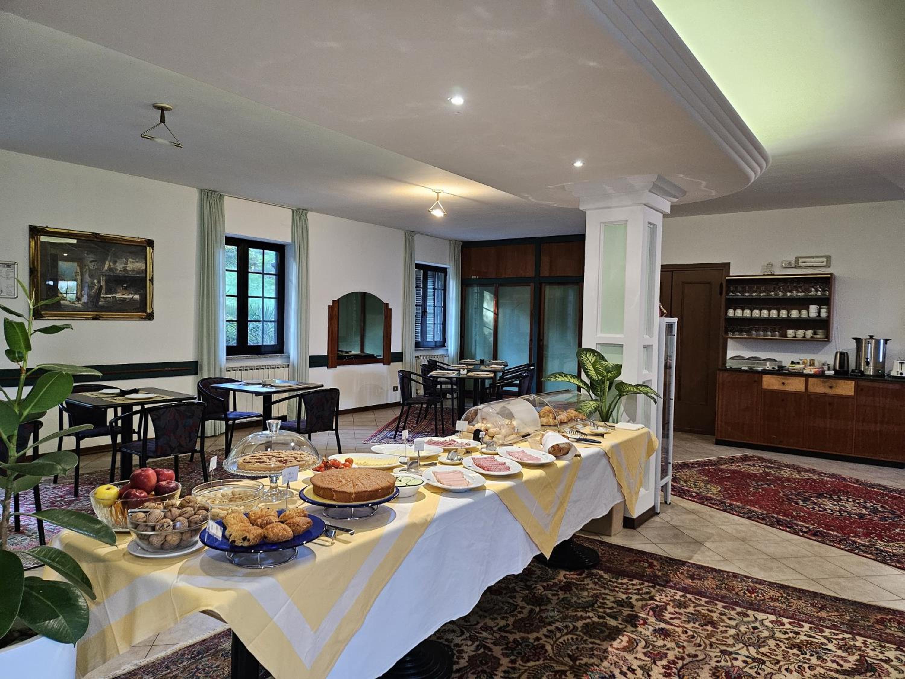 triple room with balcony and lake view - Photo 12