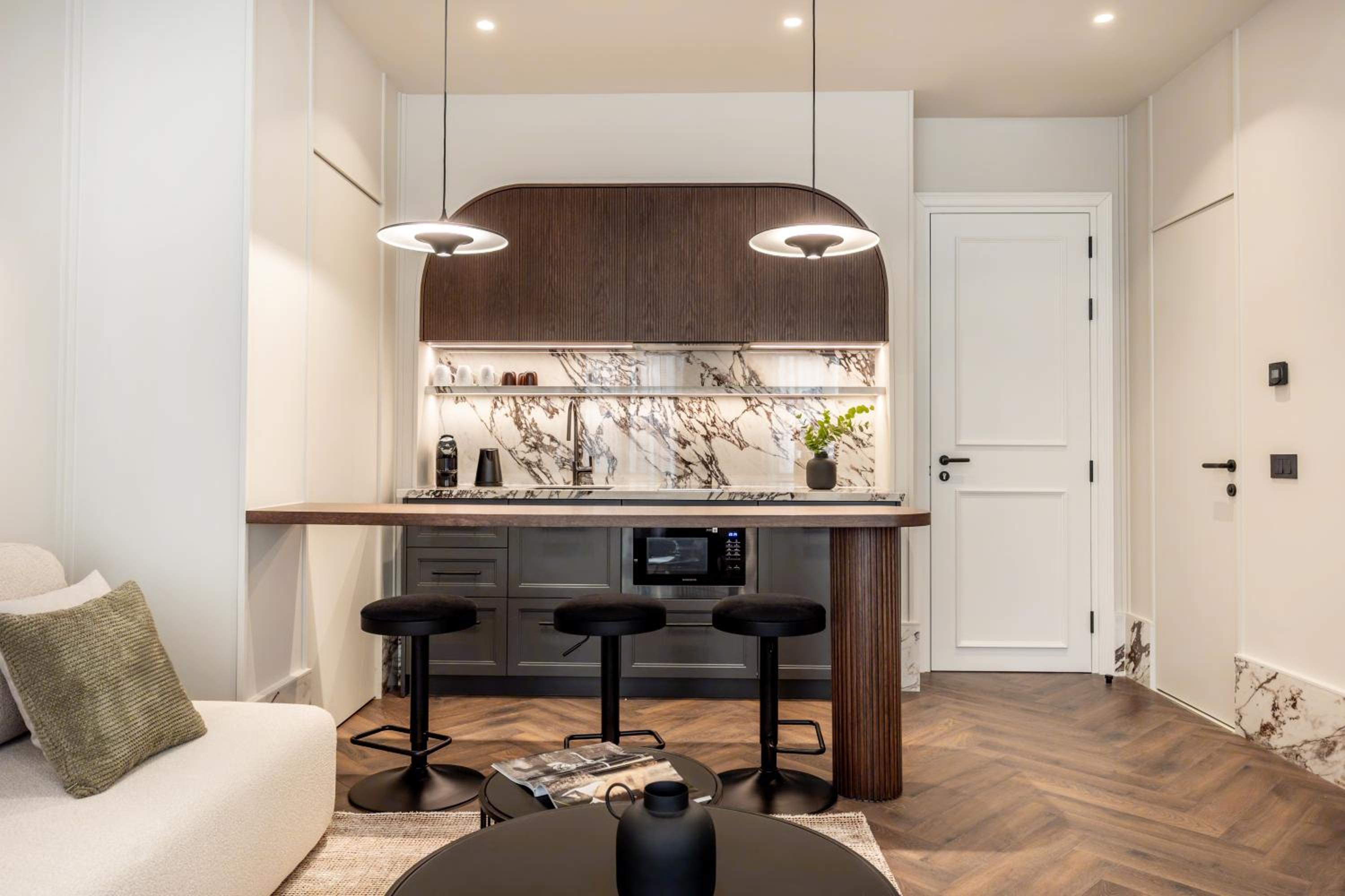 England Suite, One bedroom, Kitchenette, City View photo 2