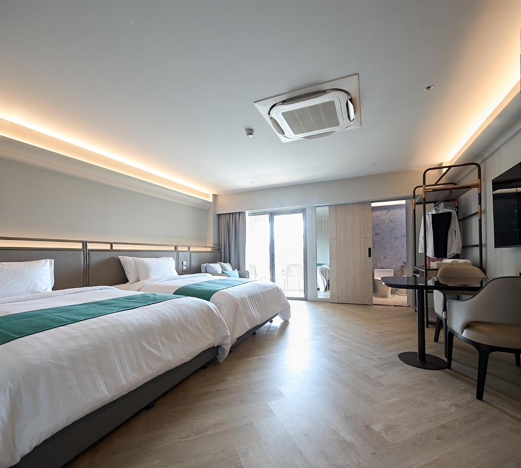 Twin Room with City View