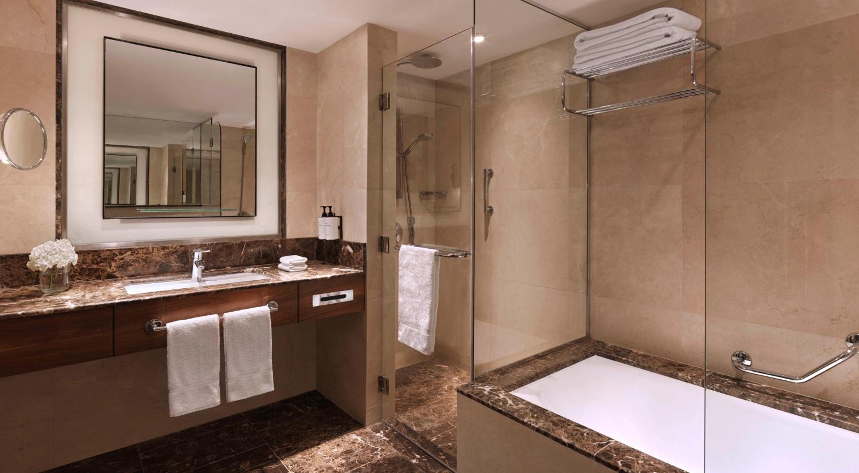 One-Bedroom King Suite with Sofa Bed - Non-Smoking