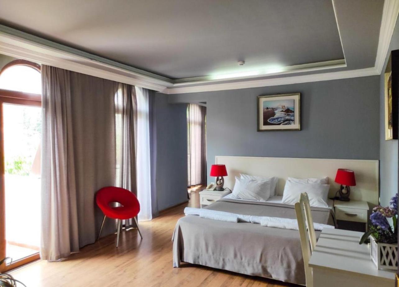 King Suite with Balcony photo 1