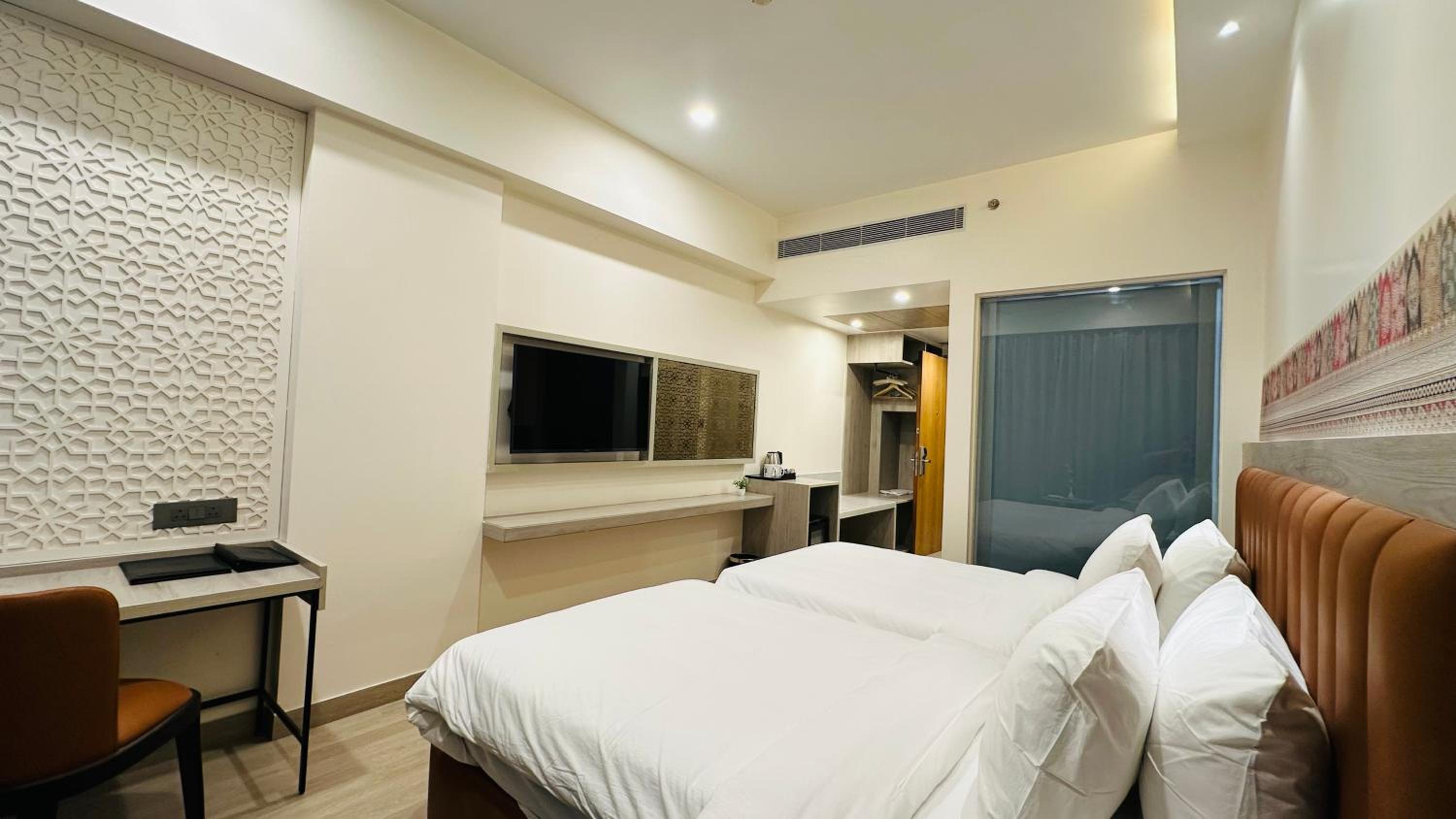 Superior Twin Room with City View