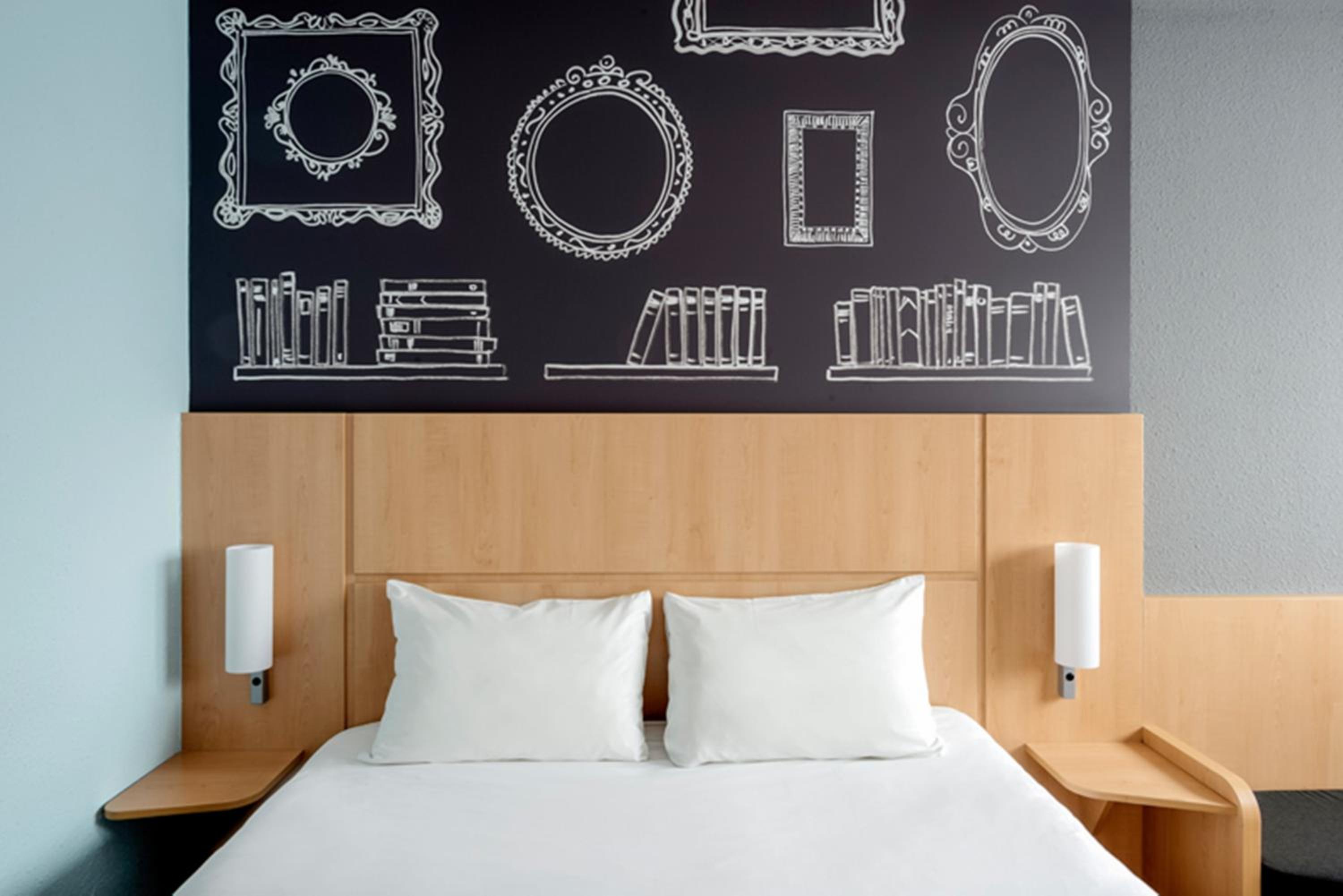 Family Standard Room With 1 Double Bed And 1 Single Bed  photo 3