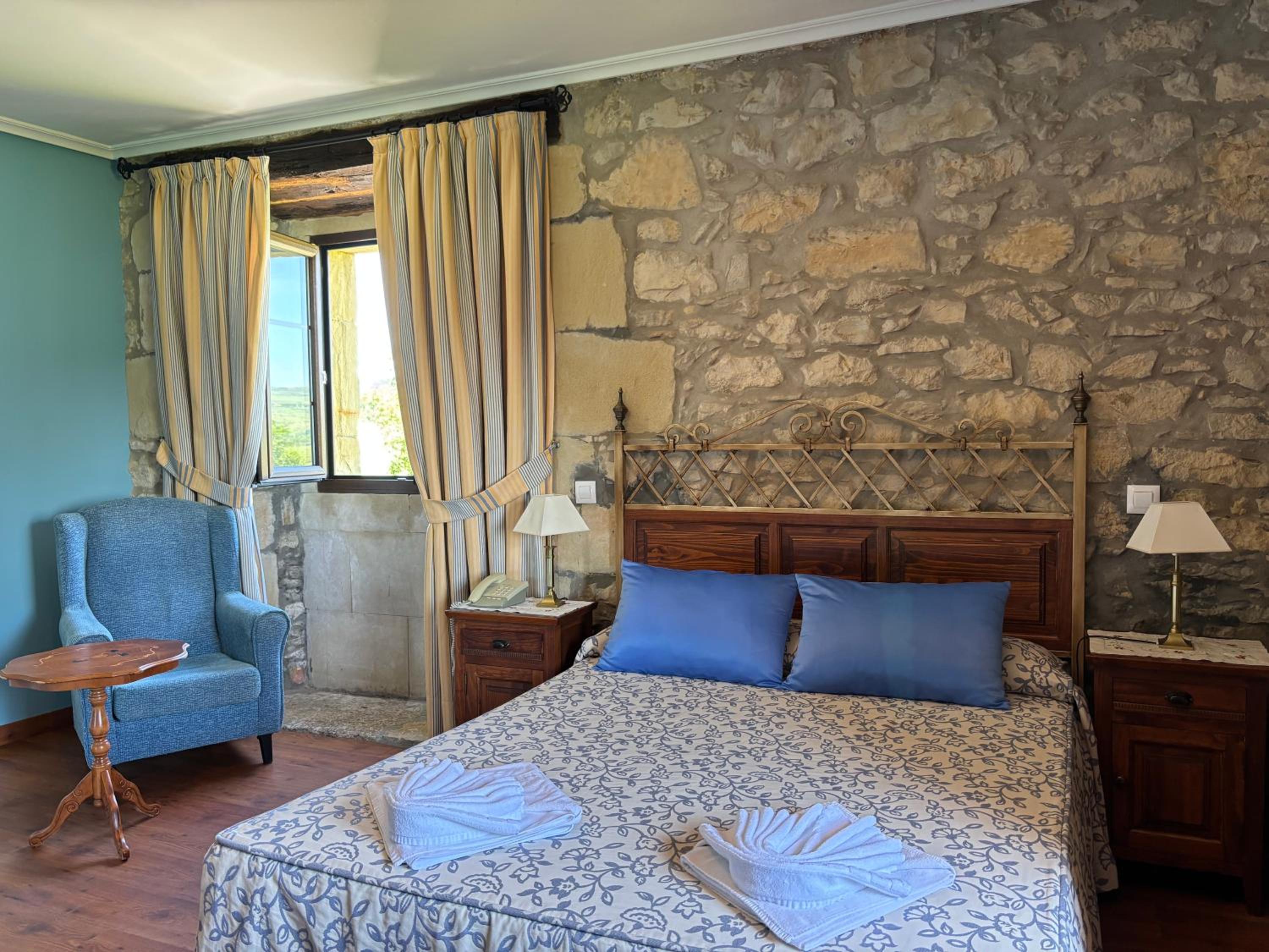 Superior Double or Twin Room - Photo 8