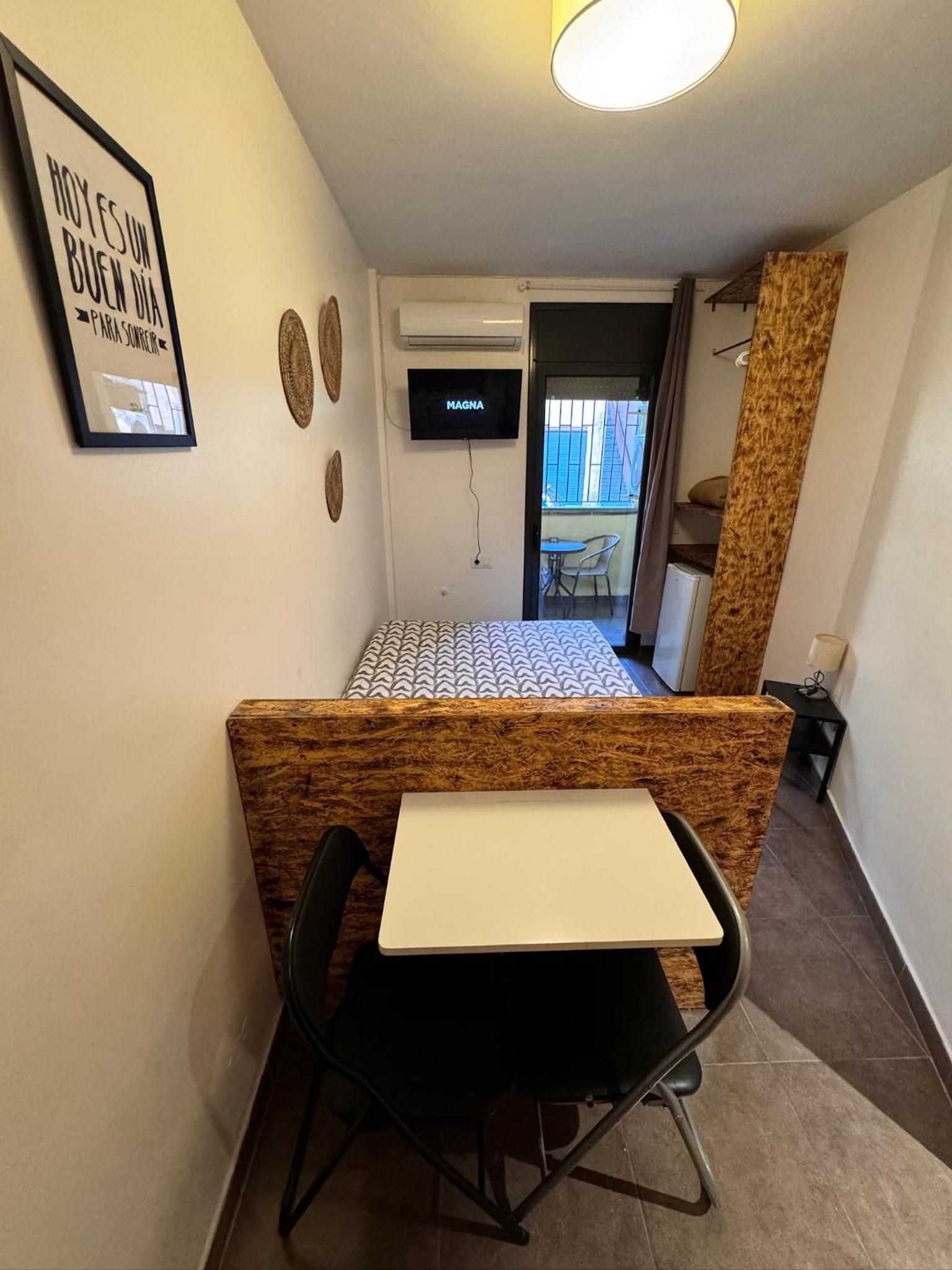 Deluxe One-Bedroom Apartment with City View photo 2