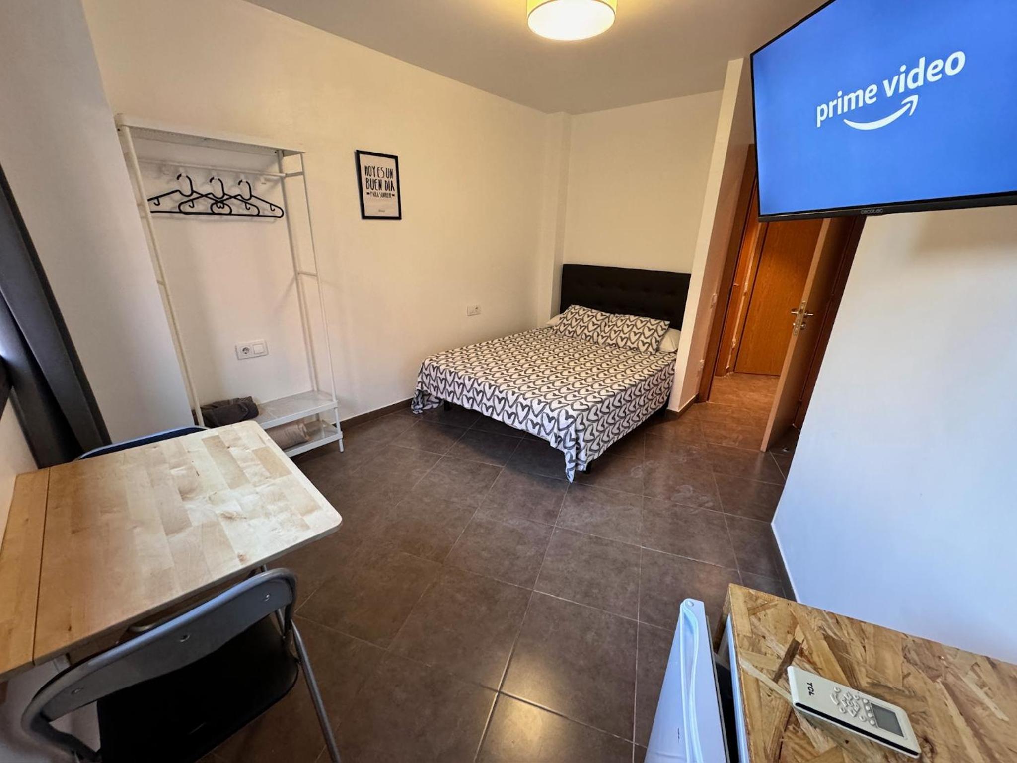 Deluxe One-Bedroom Apartment with City View photo 3